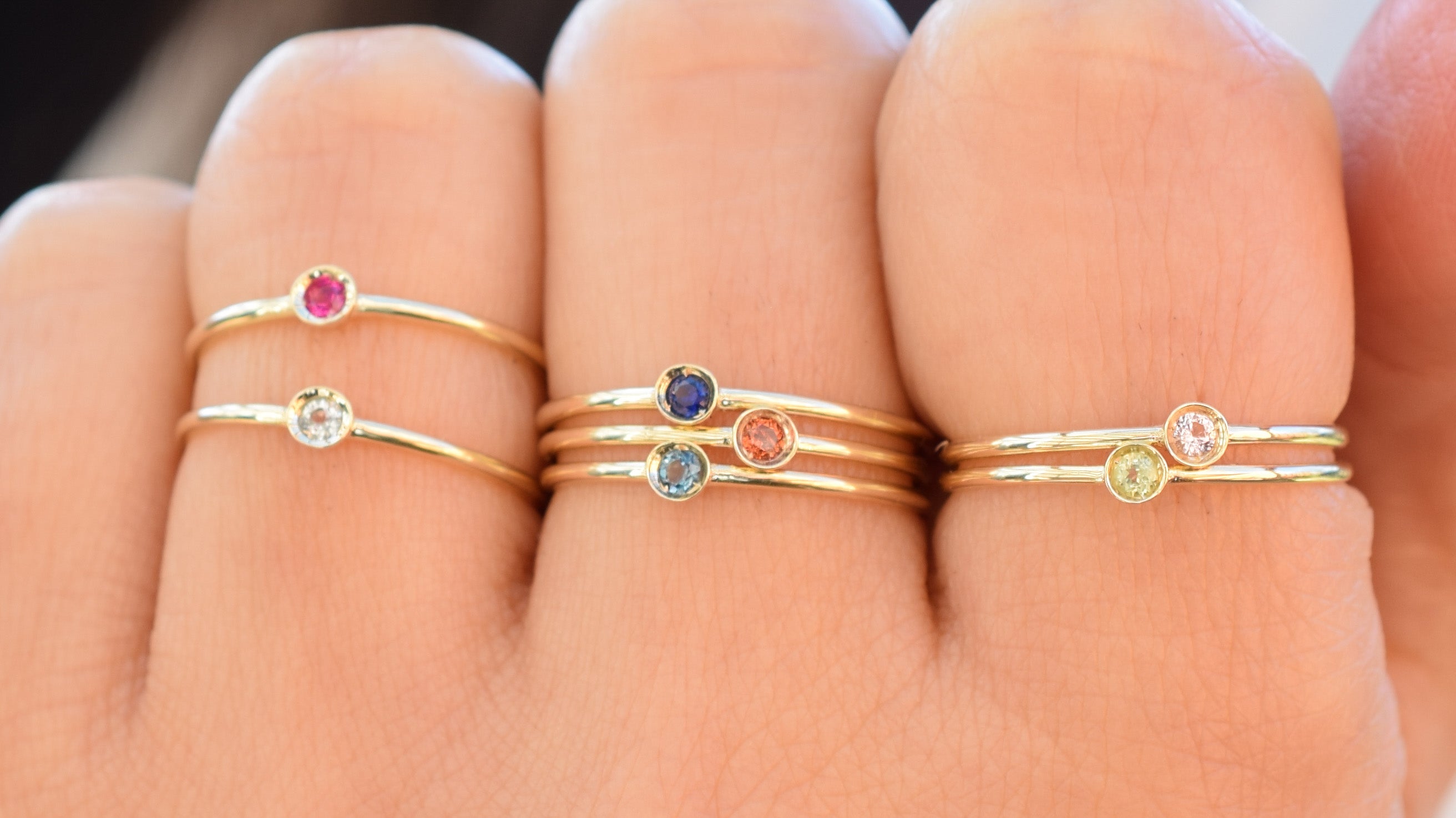 Peridoot ring, gouden peridoot ring, aanschuifring goud, 14k goud ring groene steen