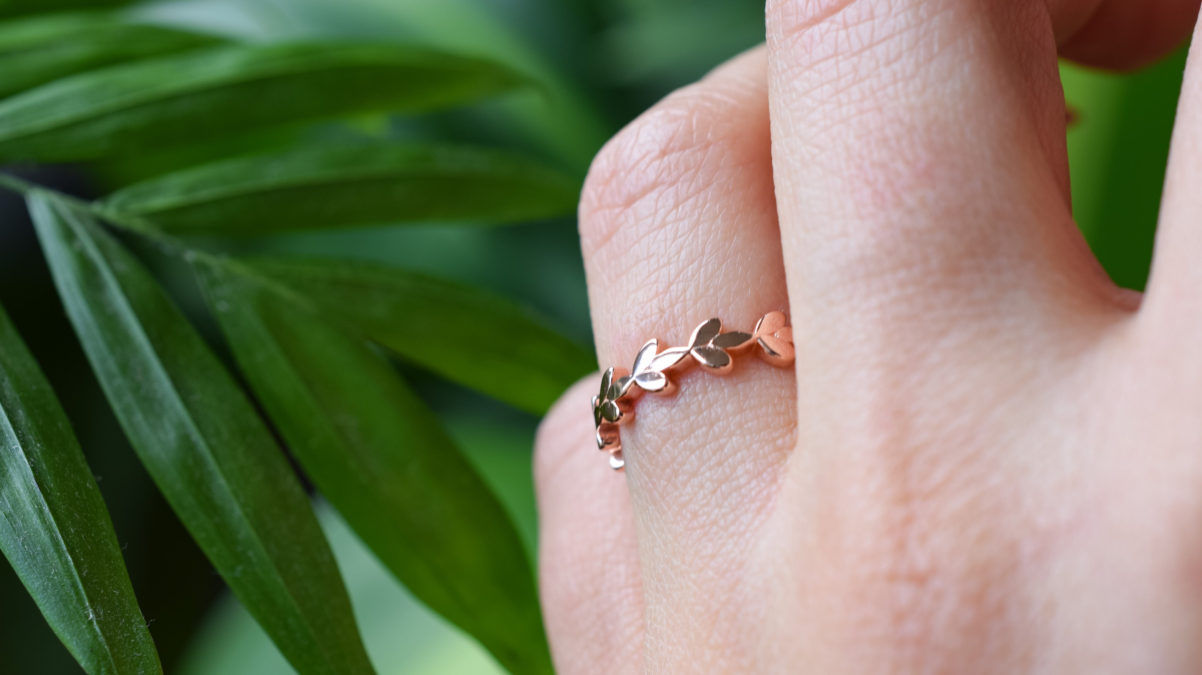 rose blaadjes ring, ring 18k rose goud, stapel ring goud, rose gouden sieraden, bemyjewels, gouden blaadjes ring, leaf ring gold