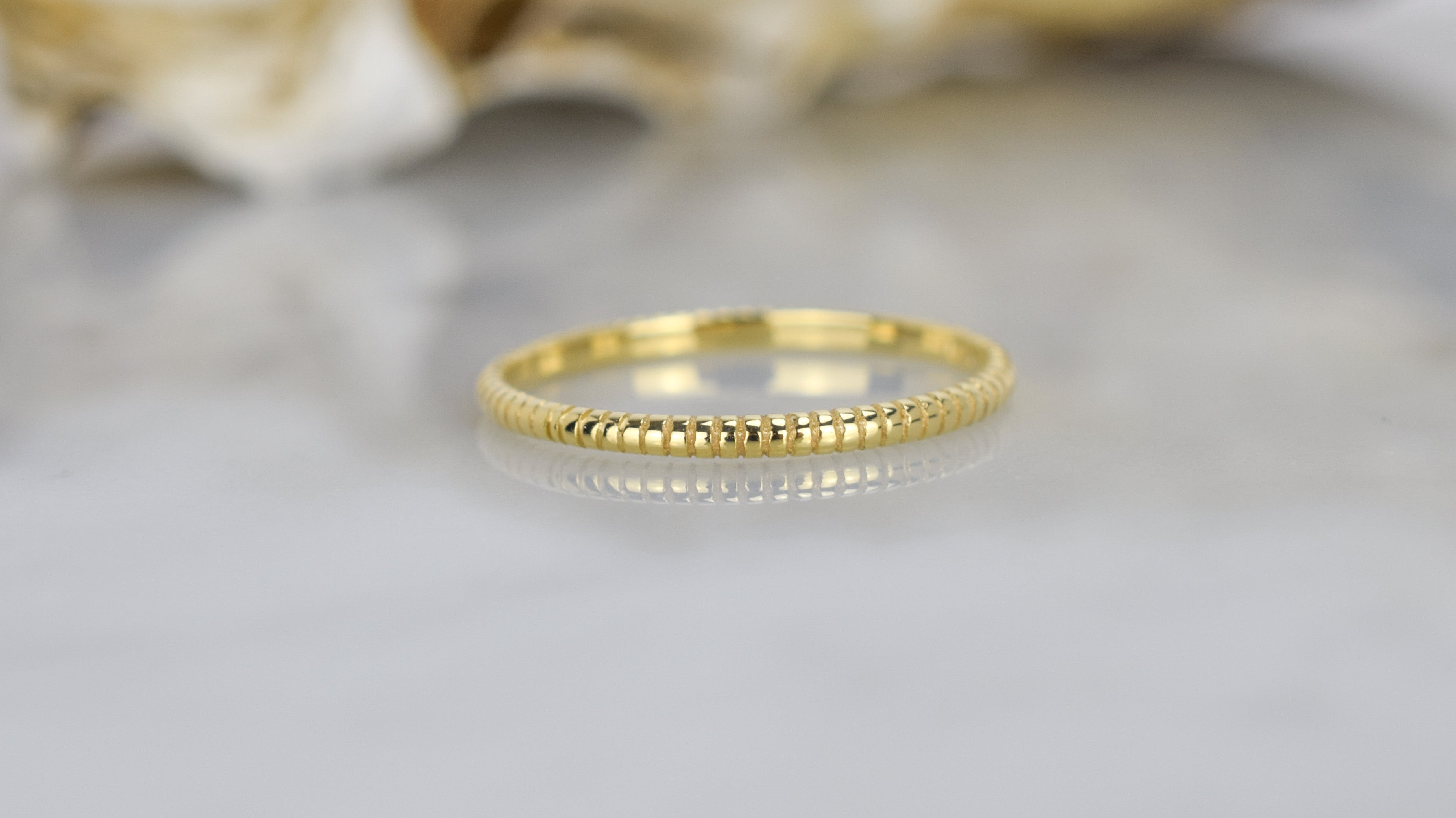 Aanschuifring, ronde ring, 14k gouden ring, subtiele ring, 14k ring, 585 gouden ring, ribbel ring, stacking ring, gouden ribbel ring