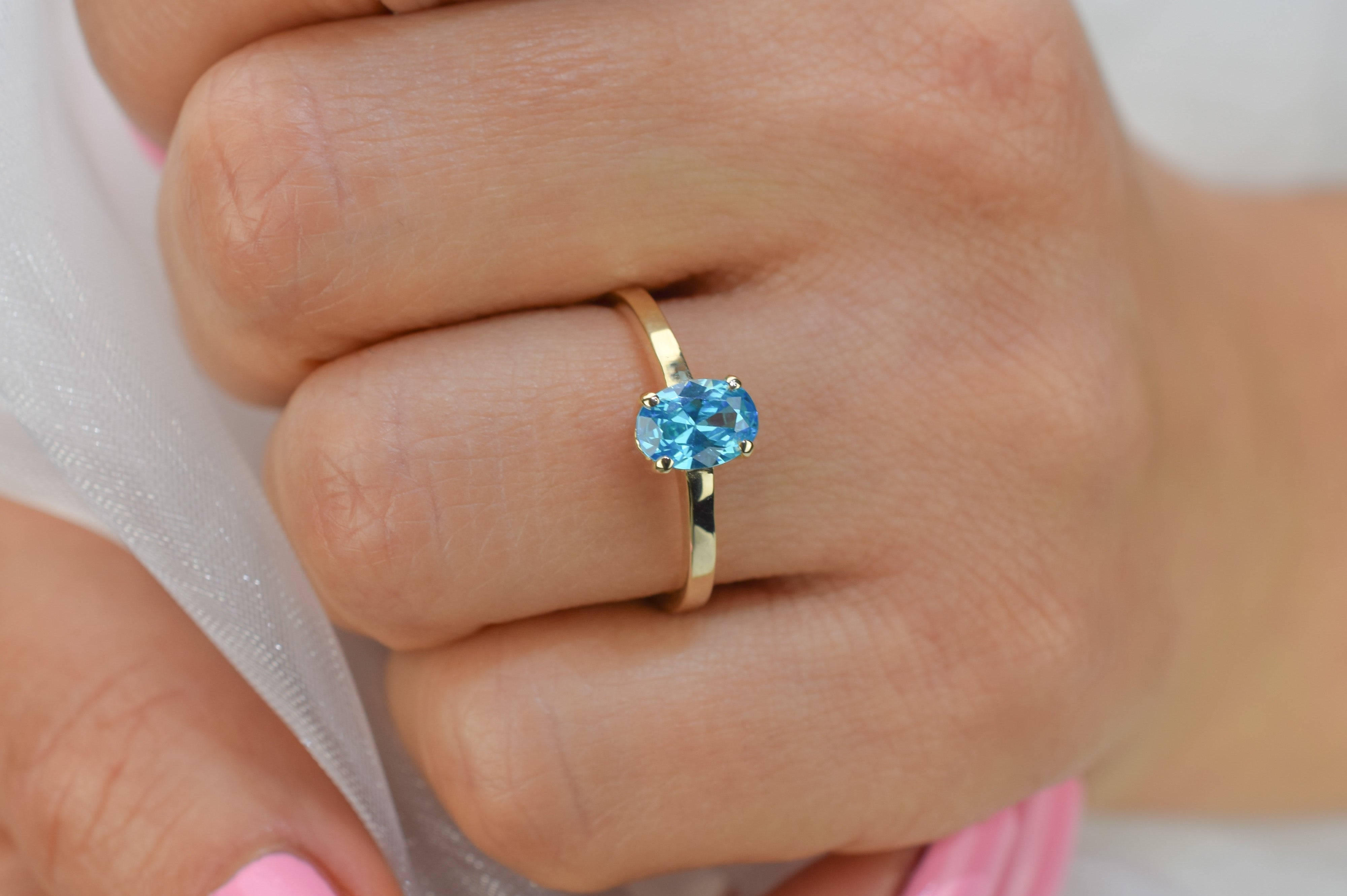 14k swarovski topaas ring, swarovski blauwe ring, 14k gouden ring, geboortesteen ring, 14k ovale topaas ring, natuurlijke topaas ring, birthstone ringen, geboortesteen ring, topaas ring goud, ovaal geslepen ring, 14k solitaire ring