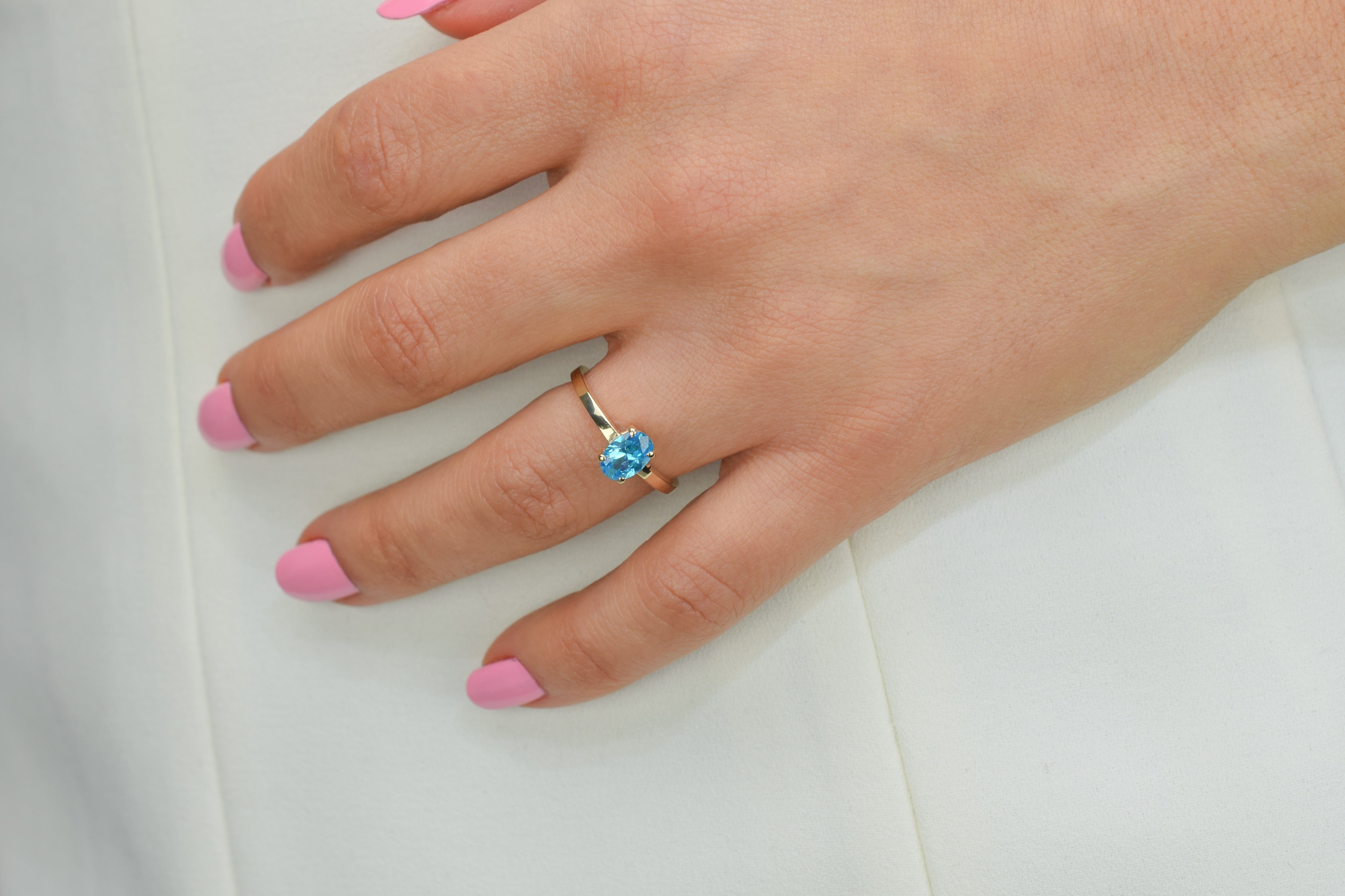 14k topaas ring, topaas ring goud, 14k gouden ring, natuurlijke topaas ring, birthstone ring, geboortesteen november, swarovski blauwe topaas, verlovingsring, elgante ring goud, blauwe steen ring