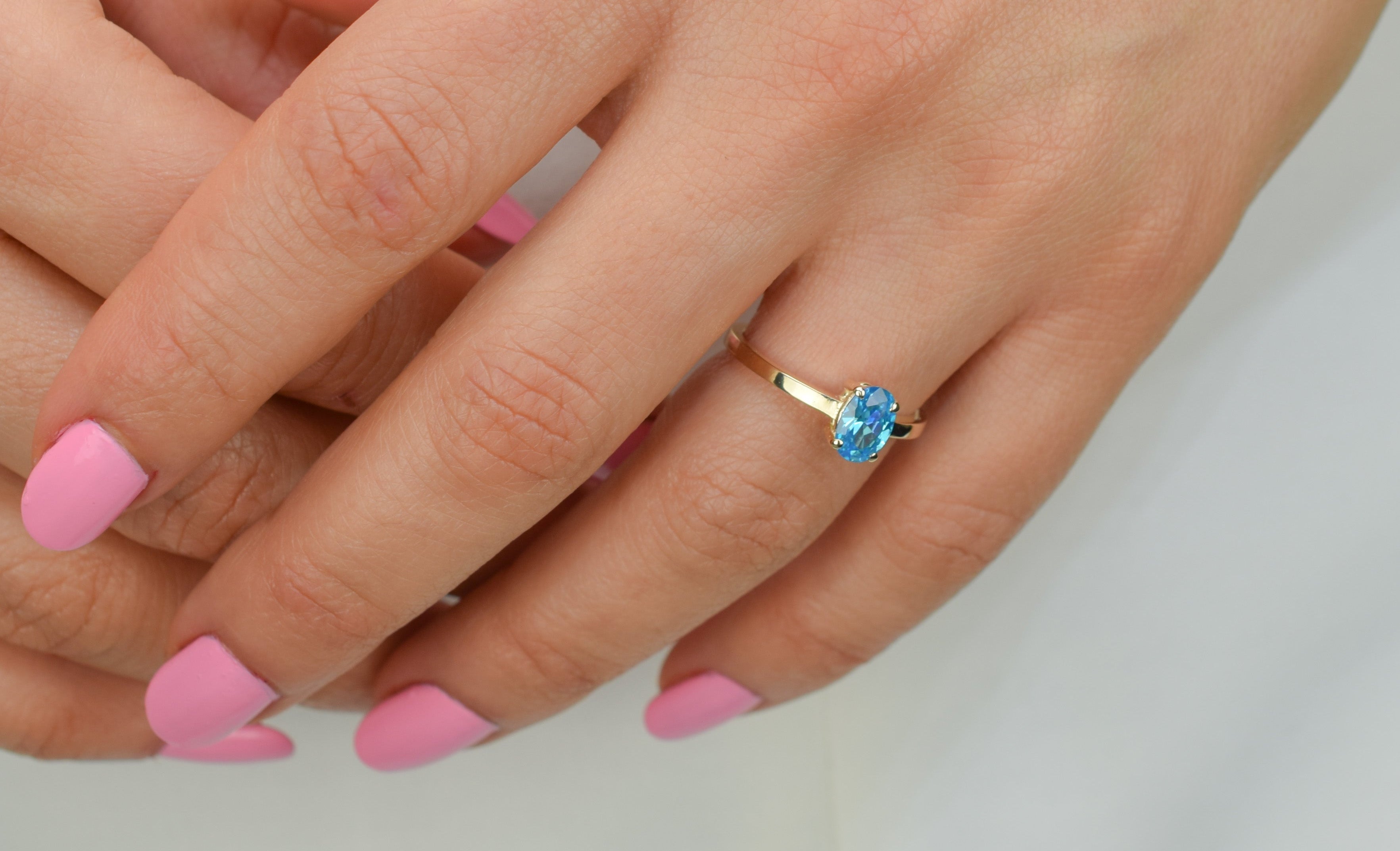 14k swarovski topaas ring, swarovski blauwe ring, 14k gouden ring, geboortesteen ring, 14k ovale topaas ring, natuurlijke topaas ring, birthstone ringen, geboortesteen ring, topaas ring goud, ovaal geslepen ring, 14k solitaire ring