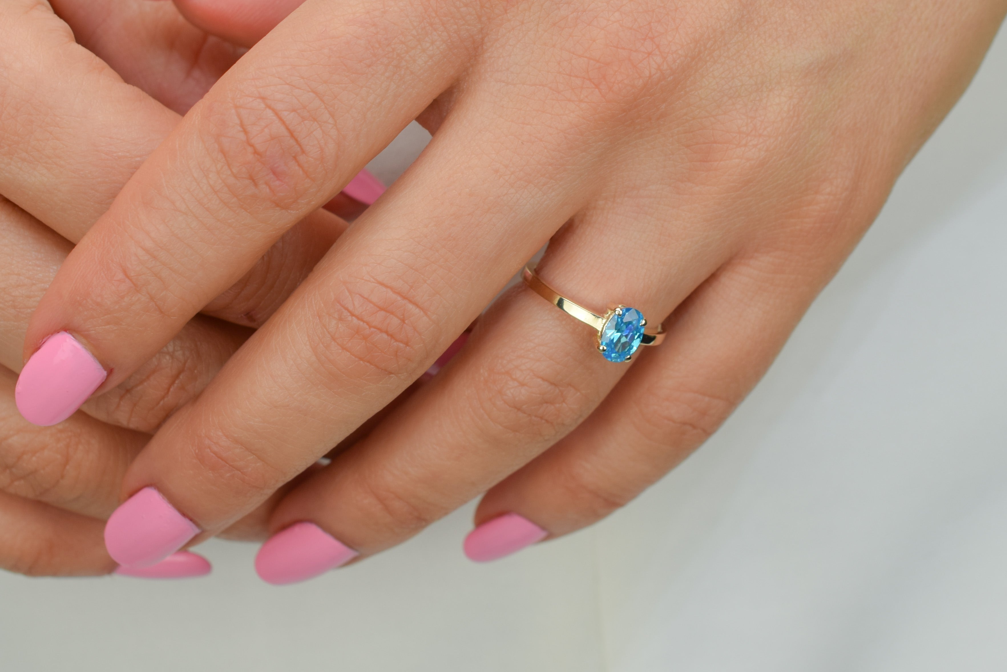 14k swarovski topaas ring, swarovski blauwe ring, 14k gouden ring, geboortesteen ring, 14k ovale topaas ring, natuurlijke topaas ring, birthstone ringen, geboortesteen ring, topaas ring goud, ovaal geslepen ring, 14k solitaire ring