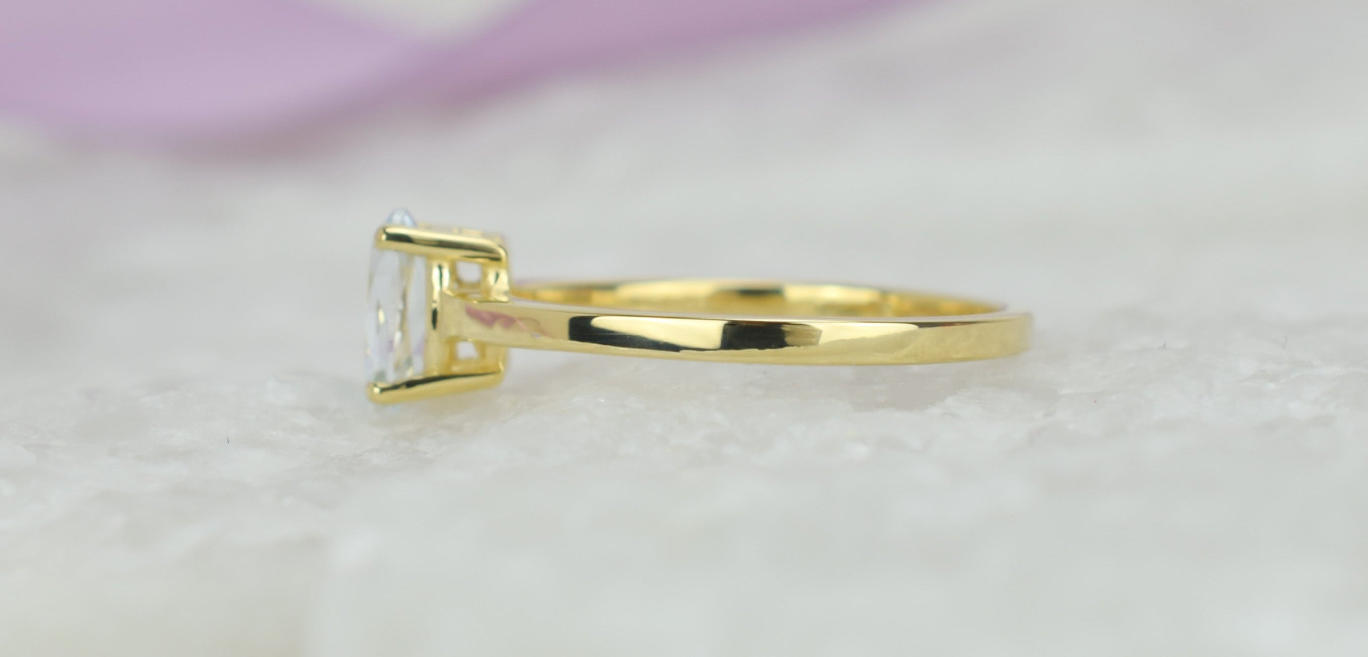 blauwe topaas ring, topaas ring, 14k topaas ring, 14 ring, Swarovski ring, swarovski topaas ring goud, 14k ring birthstone ring, geboortesteen ring, blauwe ring goud, verlovingsring goud, 14k trouw ring