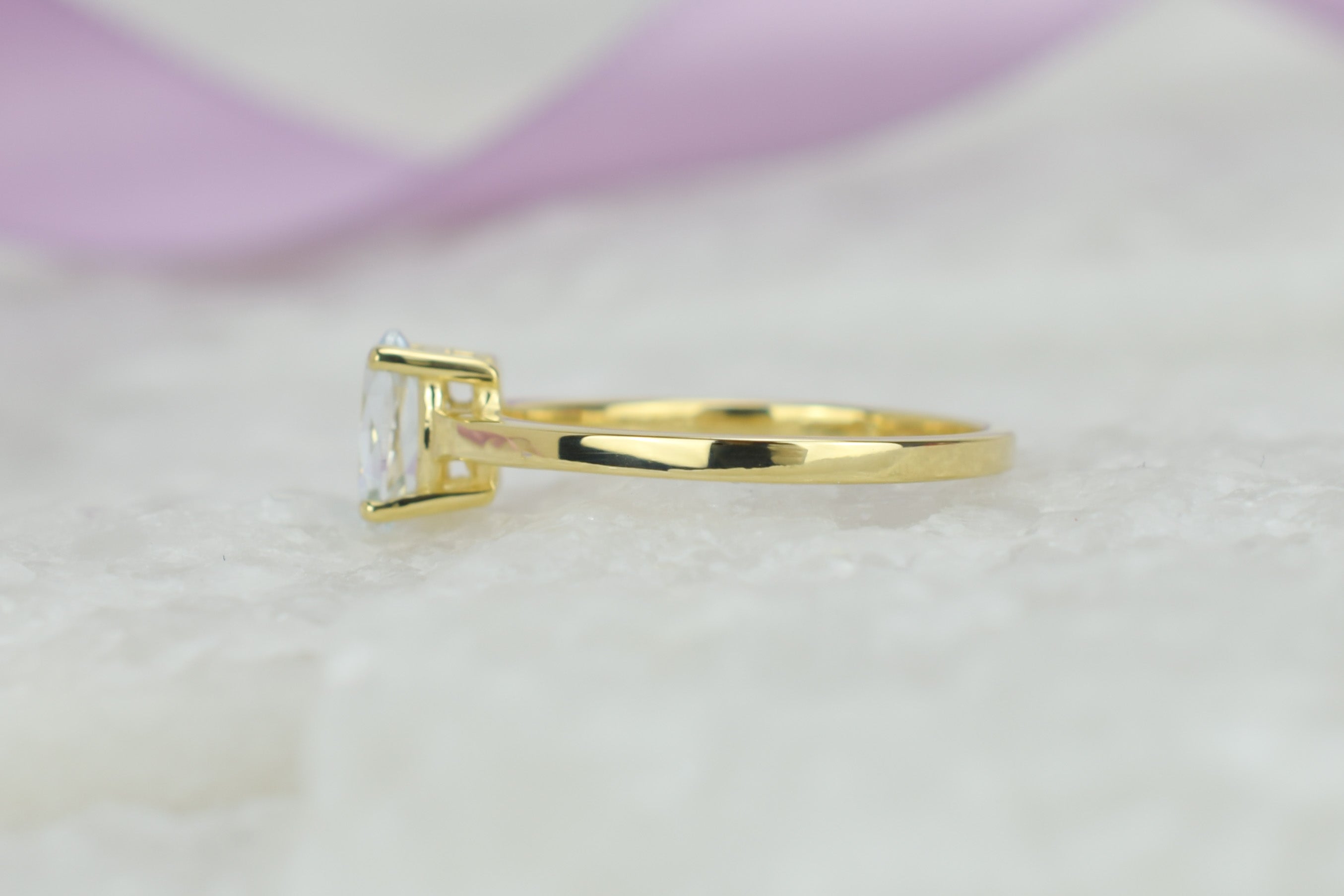 blauwe topaas ring, topaas ring, 14k topaas ring, 14 ring, Swarovski ring, swarovski topaas ring goud, 14k ring birthstone ring, geboortesteen ring, blauwe ring goud, verlovingsring goud, 14k trouw ring