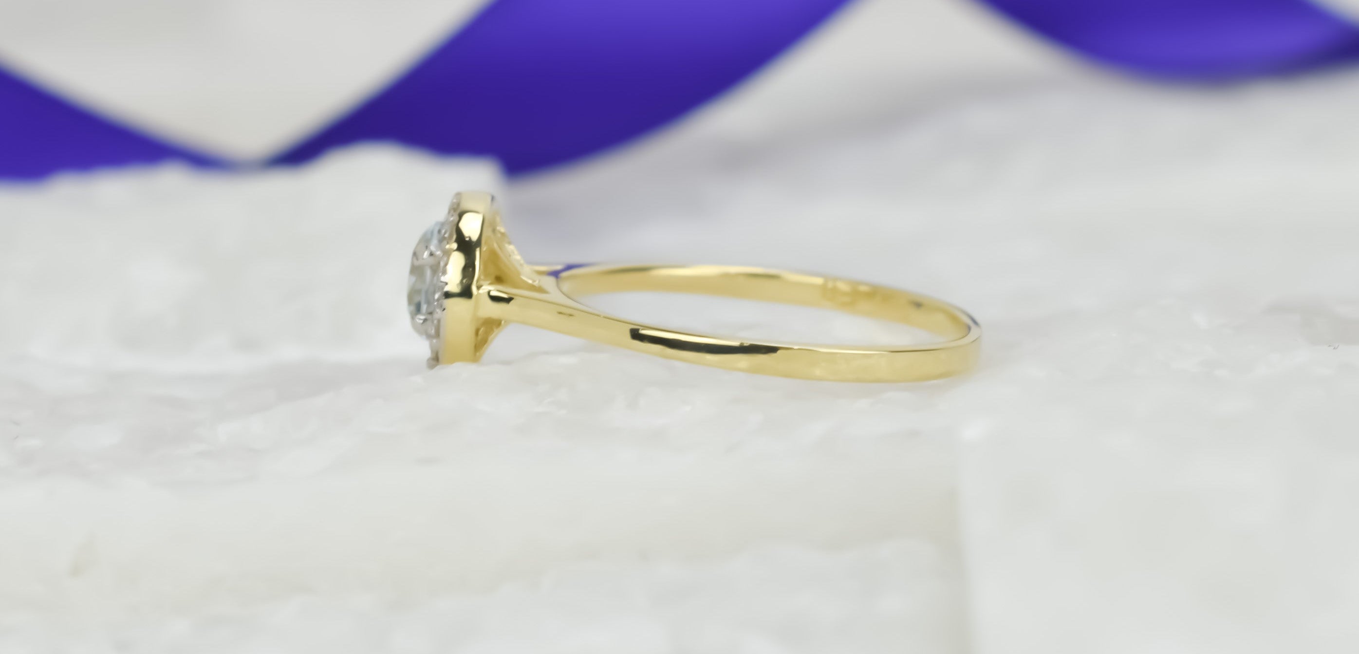 14k swarovski ring, swarovski goud, swarovski topaas ring, ring birthstone, november geboortesteen, ronde topaas ring, 14k gouden ring, 14k ronde blauwe steen ring