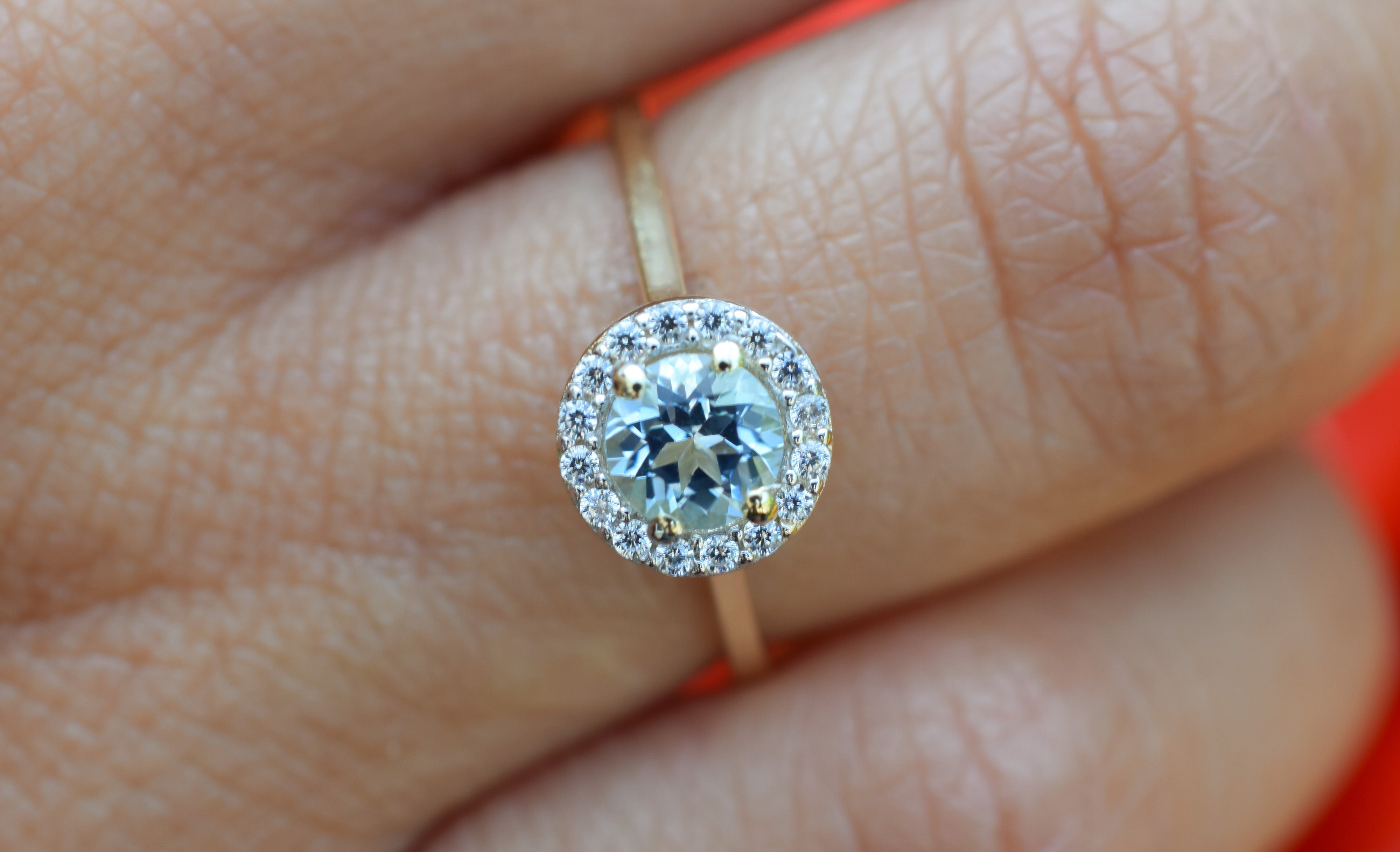 14k swarovski ring, swarovski goud, swarovski topaas ring, ring birthstone, november geboortesteen, ronde topaas ring, 14k gouden ring, 14k ronde blauwe steen ring