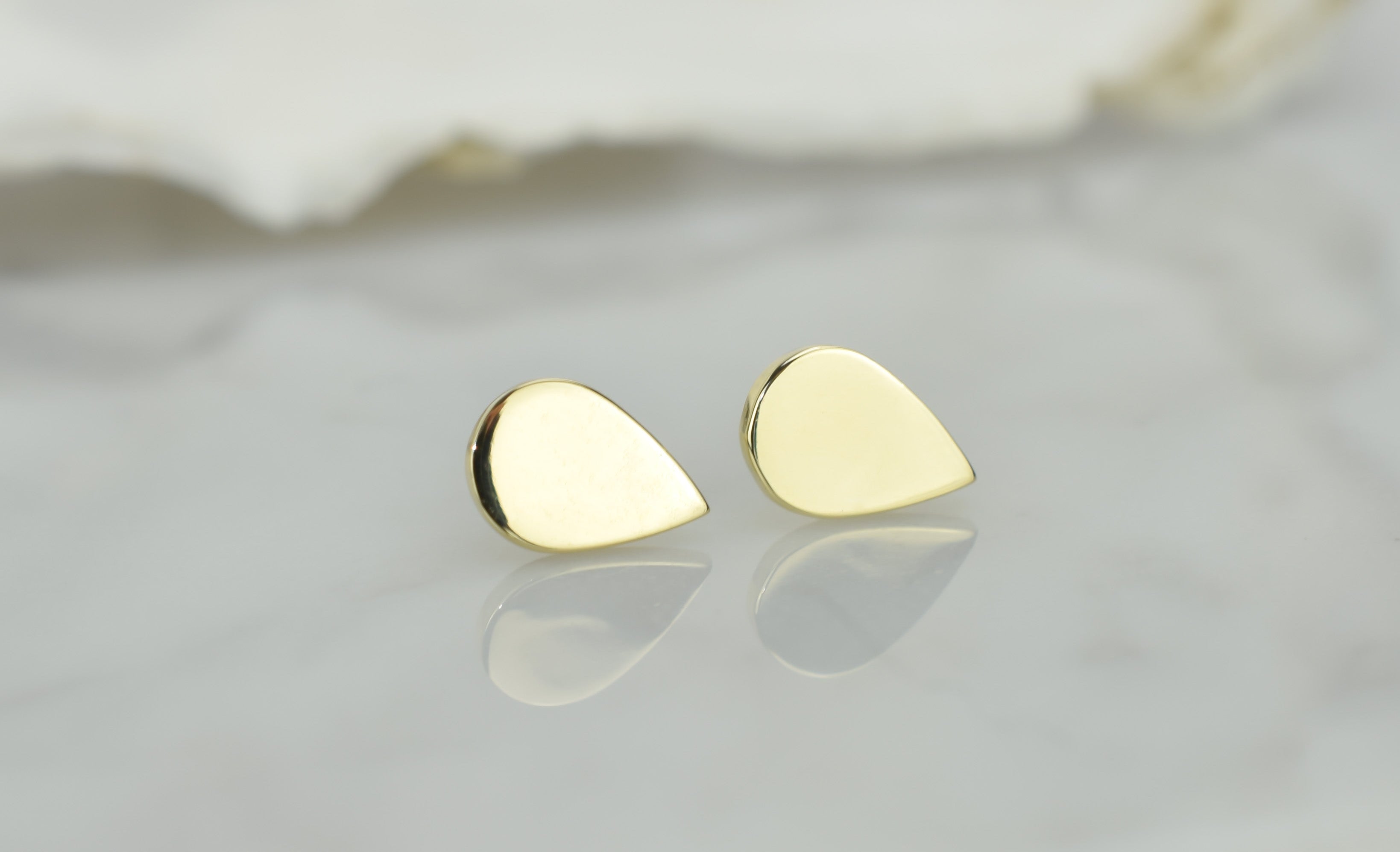 14 karaat goud oorknoppen, oorknoppen 14k druppelvormige, kleine oorbellen voor dames, traanvormige oorbellen