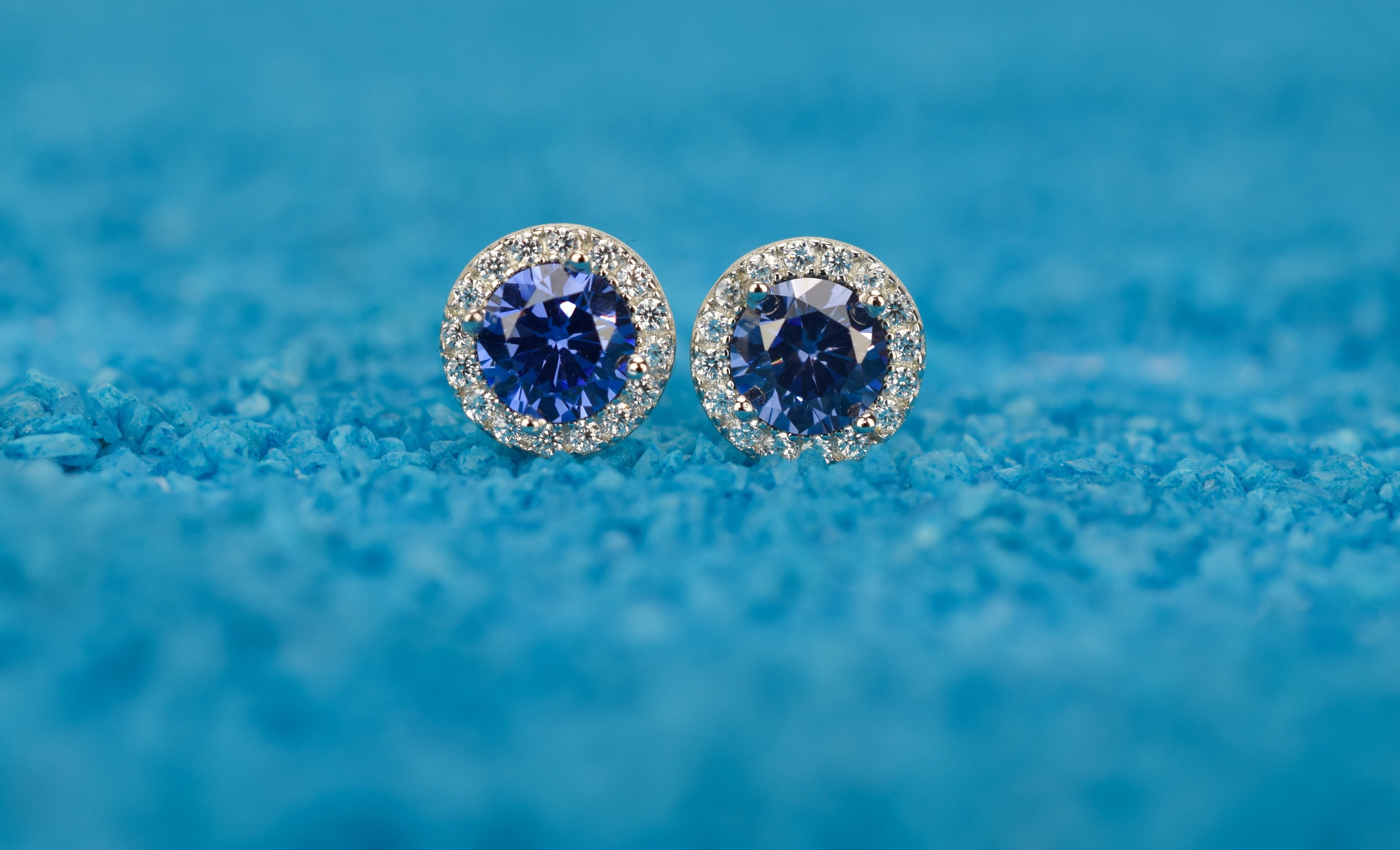 Tanaziet oorbellen, blauwe tanaziet oorknoppen, gouden tanaziet oorknoppen, oorbellen birthstone, geboortestenen oorbellen, blauwe oorbellen, blauwe oorbellen tanaziet, paarse oorbellen, violette oorbellen, roze gouden oorbellen blauw, zilveren birthstone sieraden