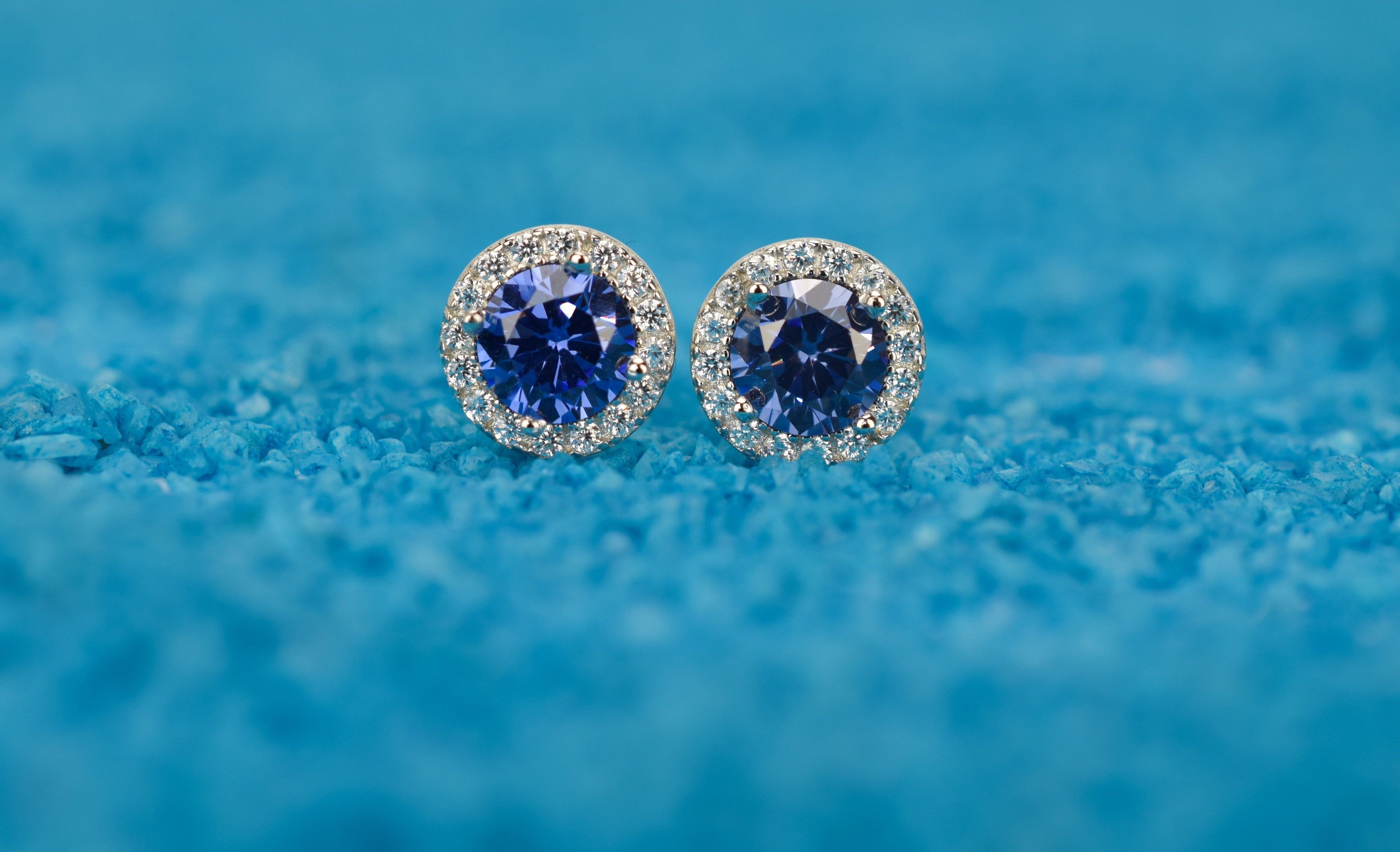 Tanaziet oorbellen, blauwe tanaziet oorknoppen, gouden tanaziet oorknoppen, oorbellen birthstone, geboortestenen oorbellen, blauwe oorbellen, blauwe oorbellen tanaziet, paarse oorbellen, violette oorbellen, roze gouden oorbellen blauw, zilveren birthstone sieraden