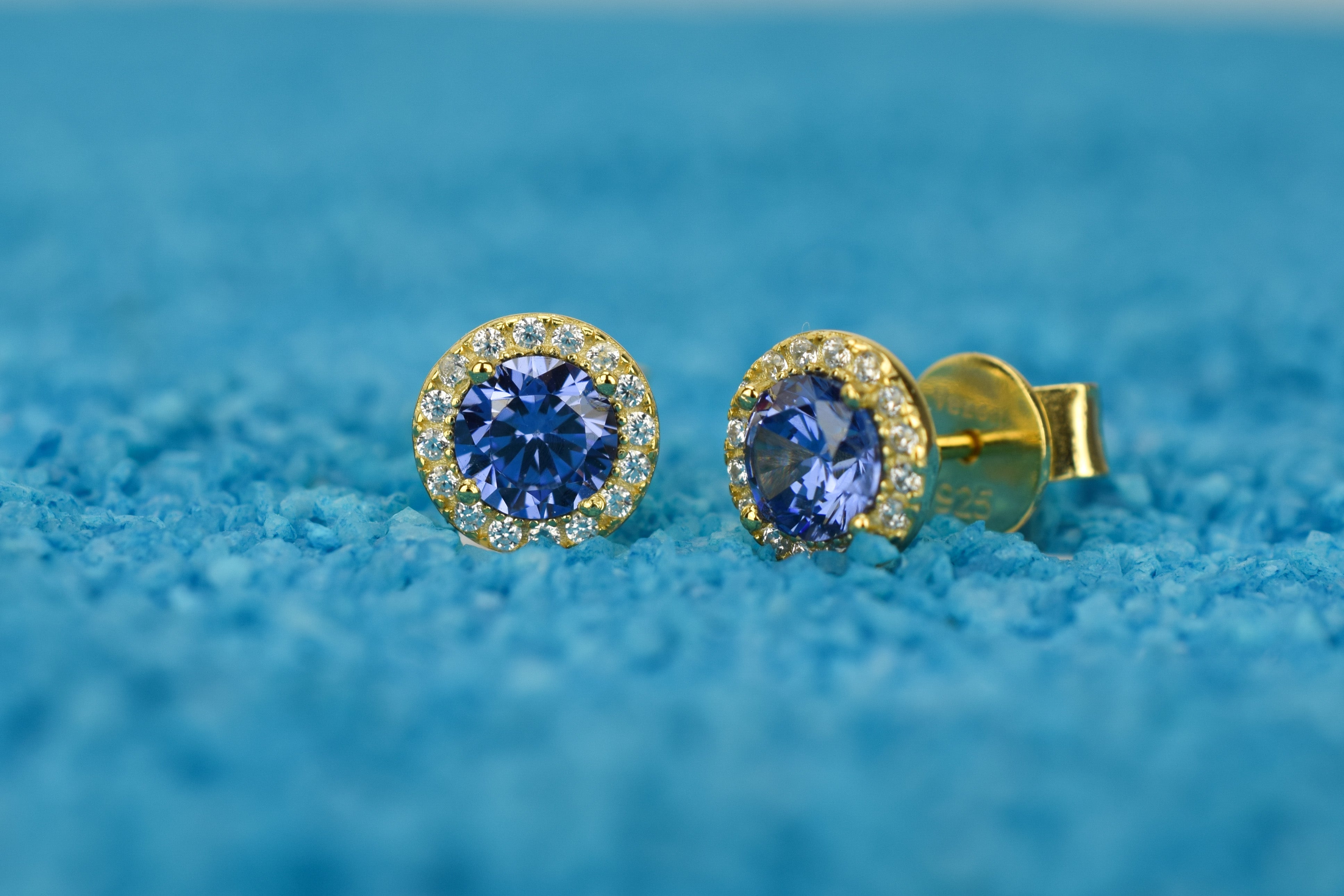 Tanaziet oorbellen, blauwe tanaziet oorknoppen, gouden tanaziet oorknoppen, oorbellen birthstone, geboortestenen oorbellen, blauwe oorbellen, blauwe oorbellen tanaziet, paarse oorbellen, violette oorbellen, roze gouden oorbellen blauw, zilveren birthstone sieraden