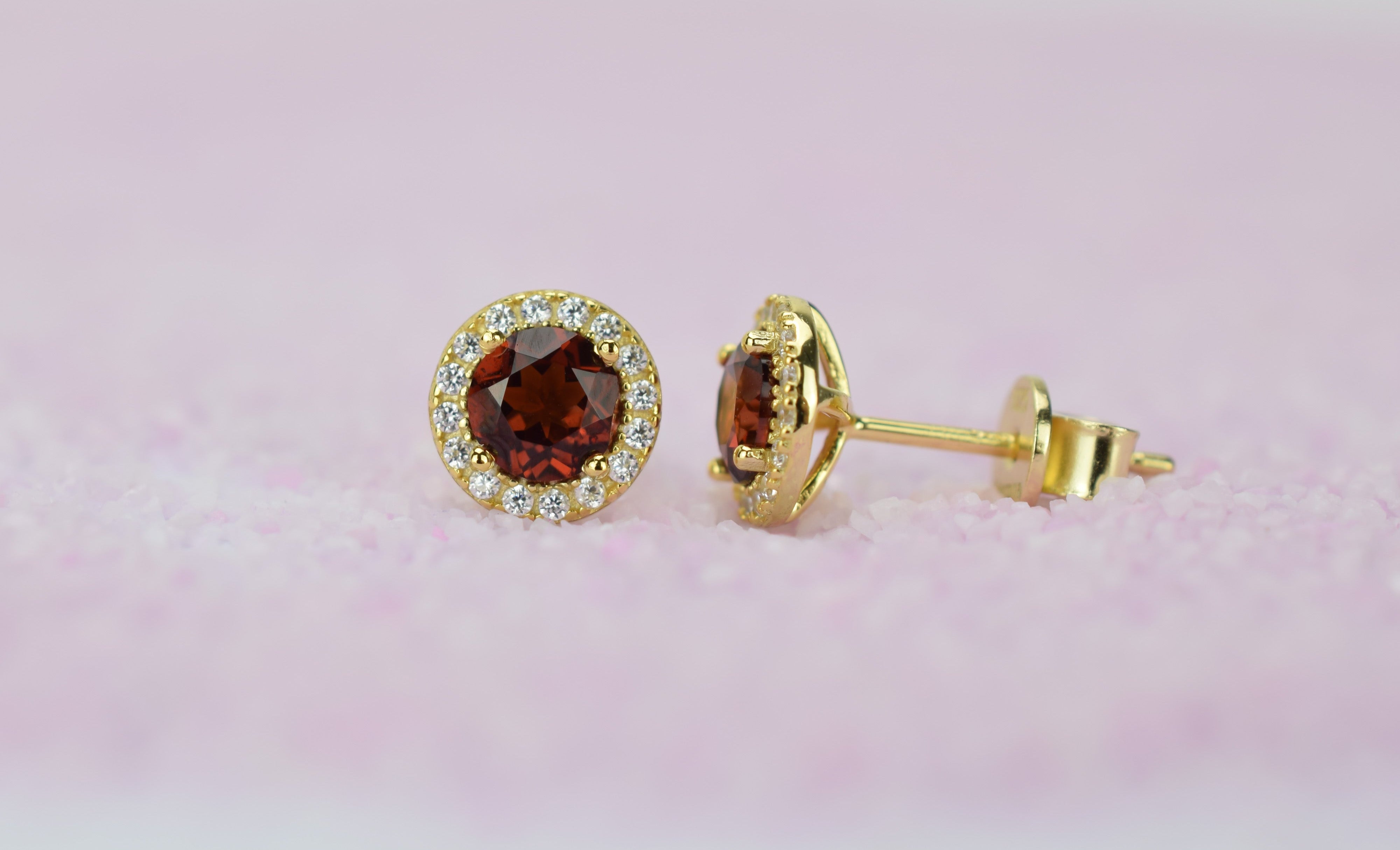 Granaat oorbellen, Granaat geboorte stenen, Granaat zilveren oorbellen, birthstone oorbellen, geboortesteen oorbellen, januari stenen, zilveren geboorte stenen, geboorte stenen sieraden, birthstone stenen