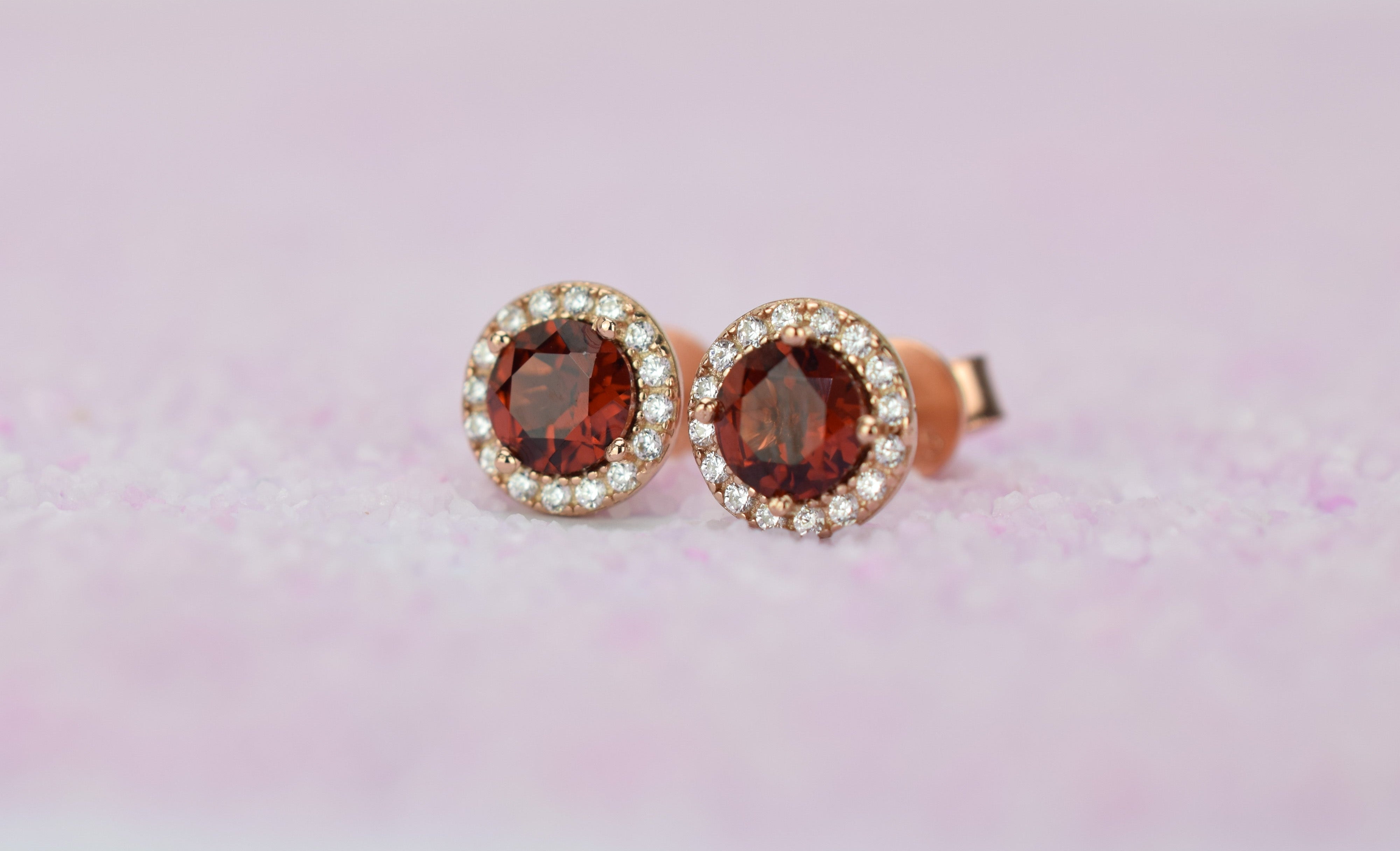 Granaat oorbellen, Granaat geboorte stenen, Granaat zilveren oorbellen, birthstone oorbellen, geboortesteen oorbellen, januari stenen, zilveren geboorte stenen, geboorte stenen sieraden, birthstone stenen