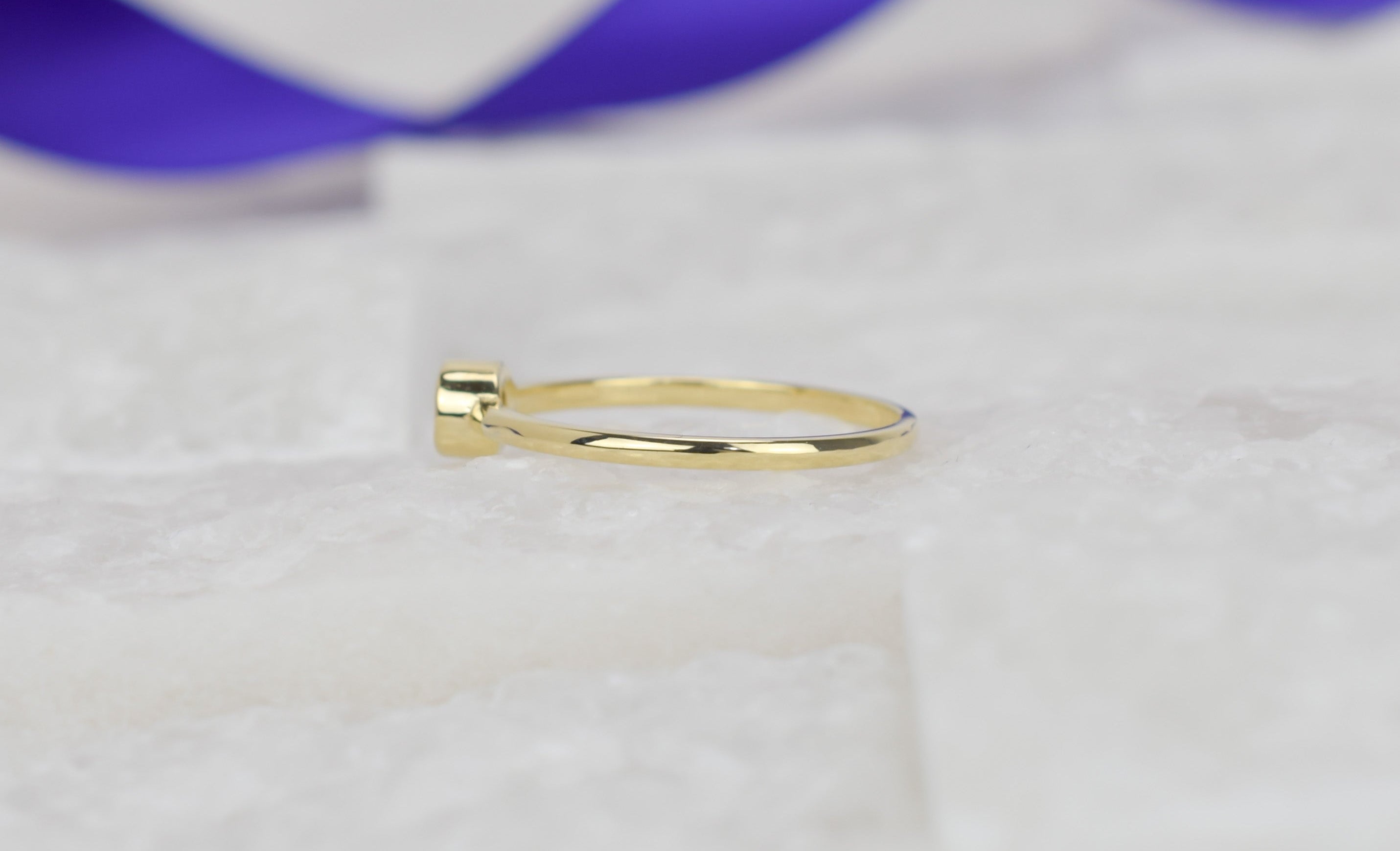 14k solitaire gouden ring, gouden ring met steen, 14 karaat gouden ring, stapelring goud, gouden verlovingsring, trouwring goud, dames gouden ring