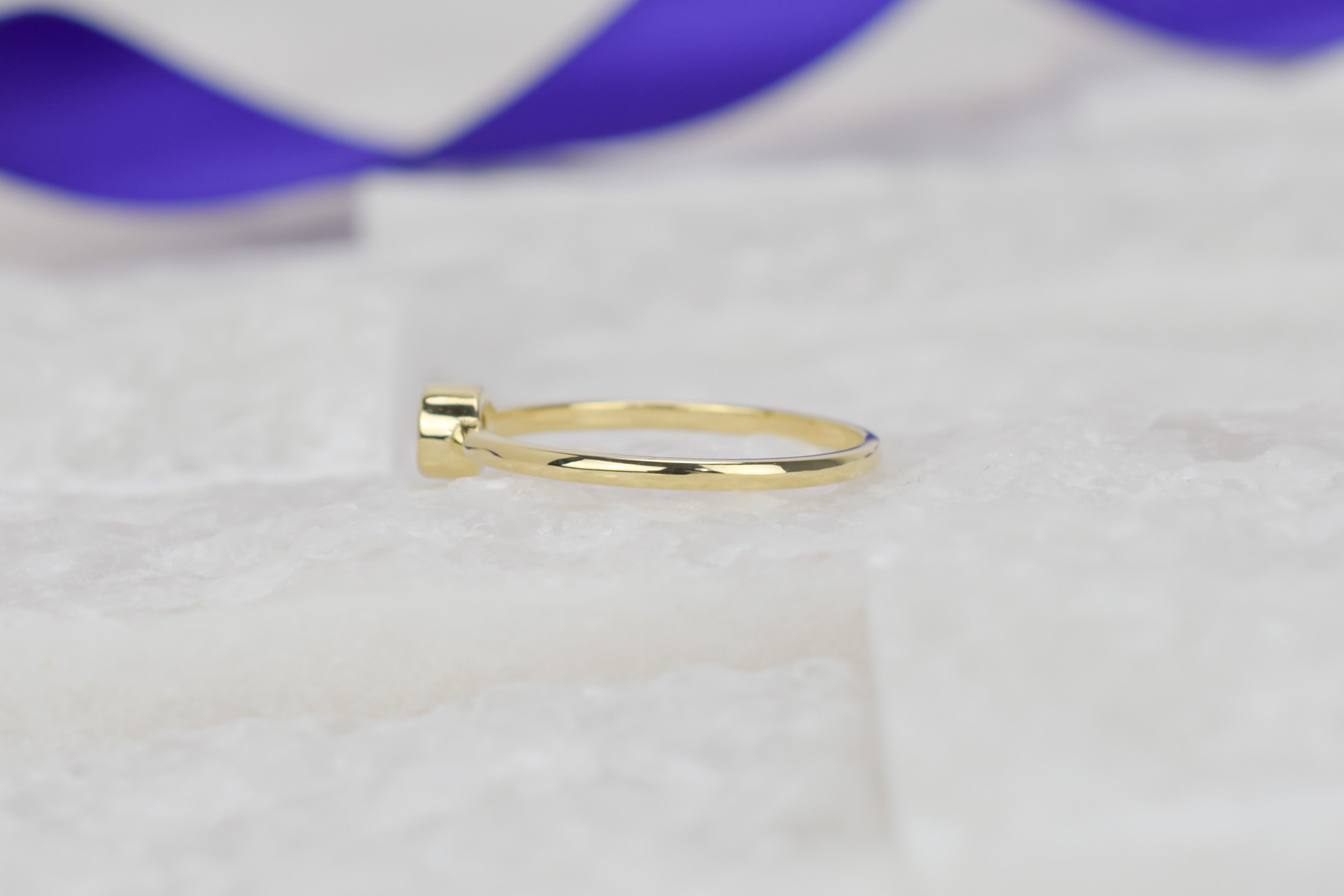 14k solitaire gouden ring, gouden ring met steen, 14 karaat gouden ring, stapelring goud, gouden verlovingsring, trouwring goud, dames gouden ring