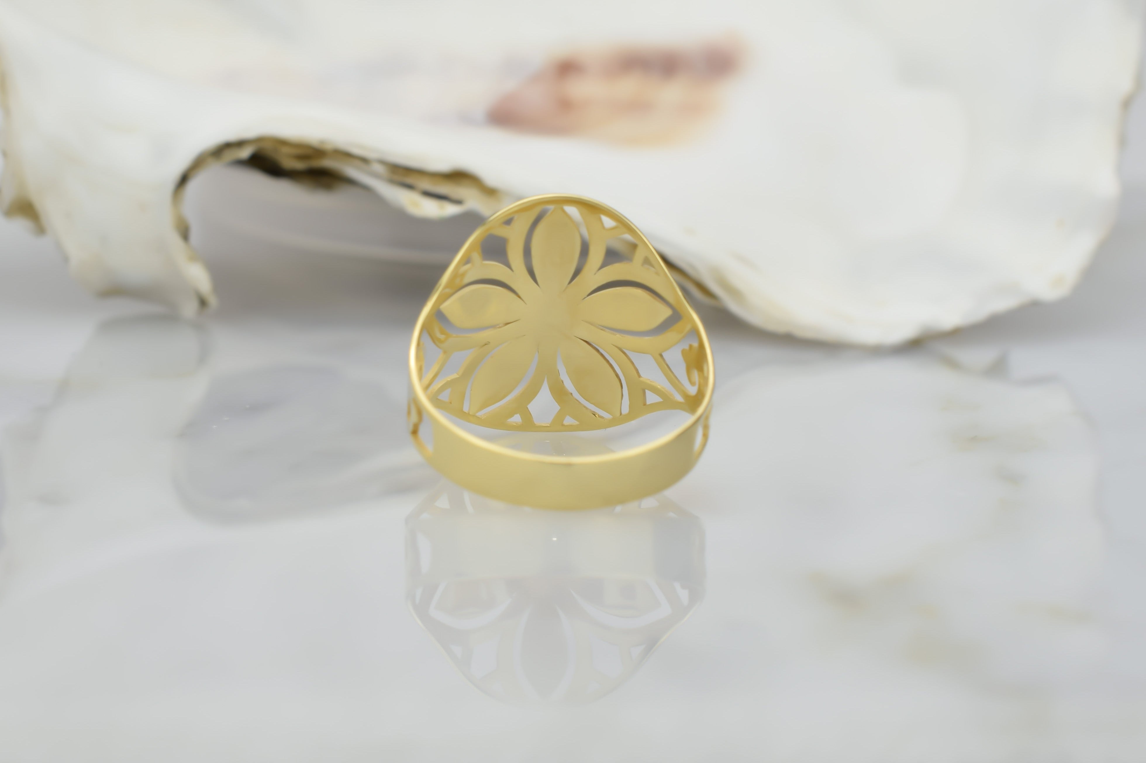 14k bloem Zegelring, Brede gouden ring, 14k Ring, Vrouwen Ring, Duim Ring, Statement Ring, Sieraden, Graveer Ring, Blaadjes Ring, Roos Ring