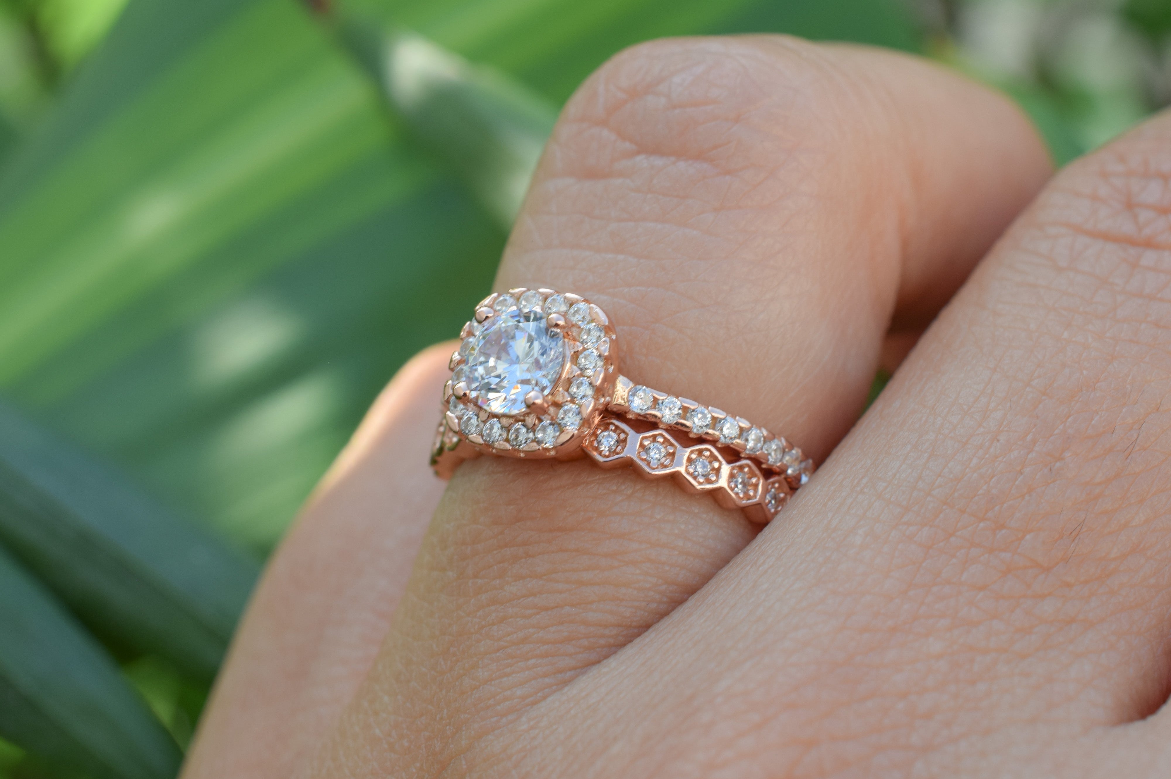 verlovingsring goud, gouden verlovingsring, zilveren verlovingsring, rosegouden verlovingsring, ring met stenen, solitaire zilveren ring met solitaire steen, vierkante ring, zilveren vierkante ring, gouden vierkante ring, ringenset goud, zilveren ringenset solitaire, Honeycomb Ring, Hexagon Ring, ringset, ring set