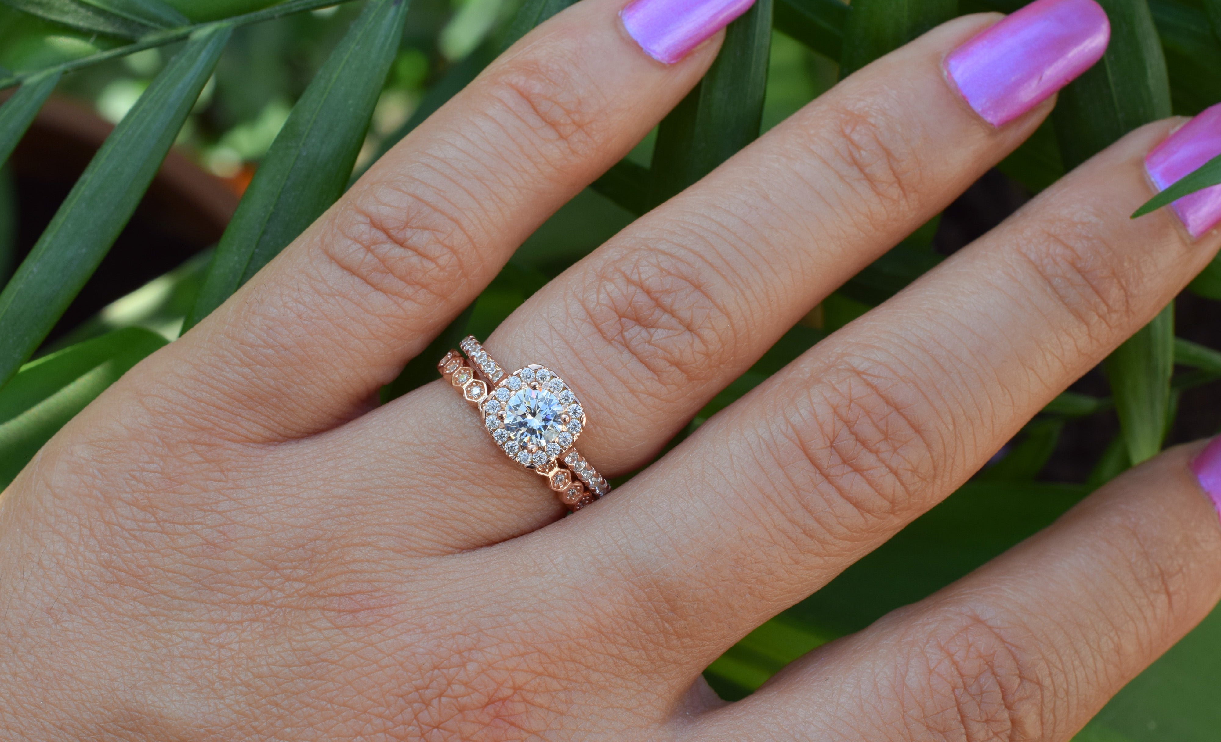 verlovingsring goud, gouden verlovingsring, zilveren verlovingsring, rosegouden verlovingsring, ring met stenen, solitaire zilveren ring met solitaire steen, vierkante ring, zilveren vierkante ring, gouden vierkante ring, ringenset goud, zilveren ringenset solitaire, Honeycomb Ring, Hexagon Ring, ringset, ring set