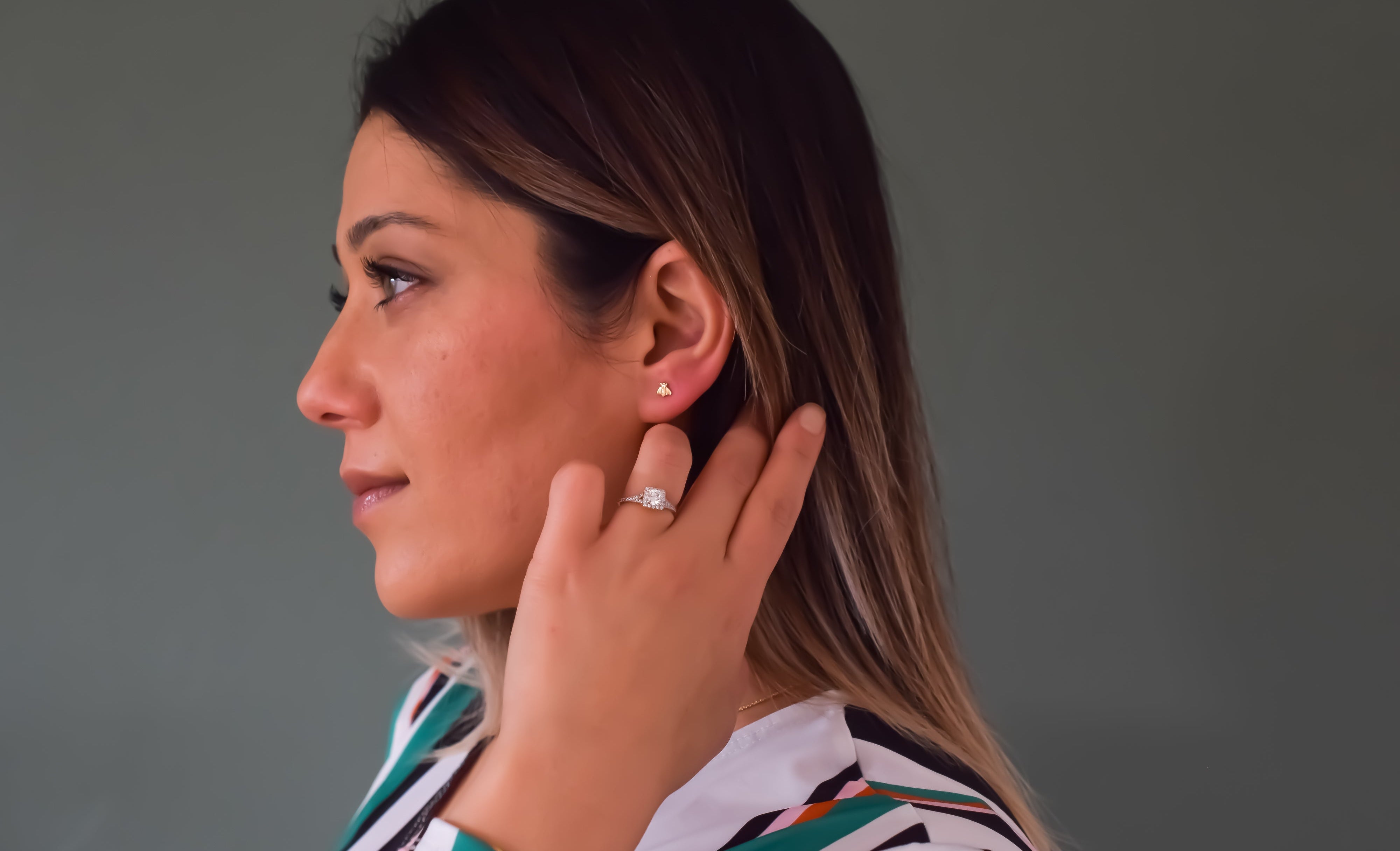 14k gouden bijtjes oorknoppen, oorbellen bijtjes 14k, kleine oorbellen goud voor dames, dames 14k oorbellen, petite gouden oorknoppen