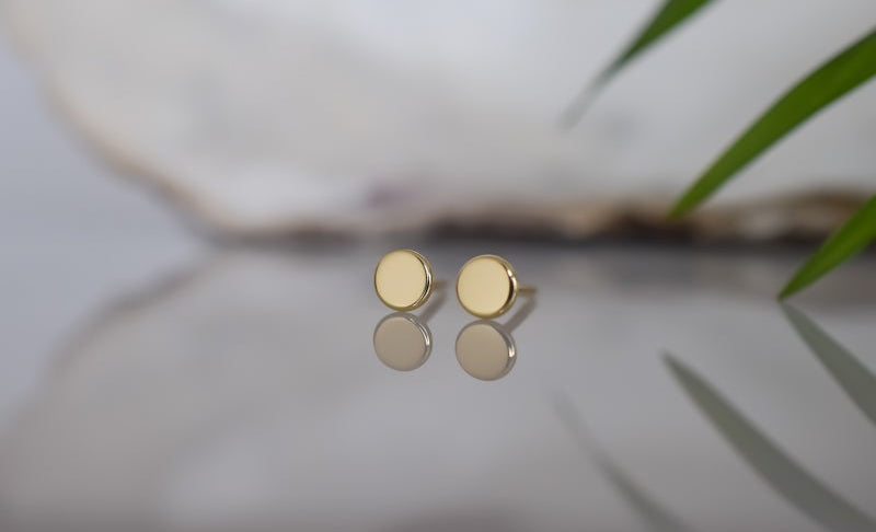 BeMy gouden sieraden zijn met veel passie en liefde ontworpen. Alleen hoogwaardige kwaliteit en de beste materialen zijn voor deze collectie uitgekozen. De collectie is vrouwelijk en heeft een eigentijdse stijl. Elk ontwerp heeft haar eigen vrouwelijke lijnen en vormen die de sieraad uniek maakt. De subtiele en klassieke designs laten zich makkelijk combineren van tijdloos, klassiek, trendy en feestelijk.