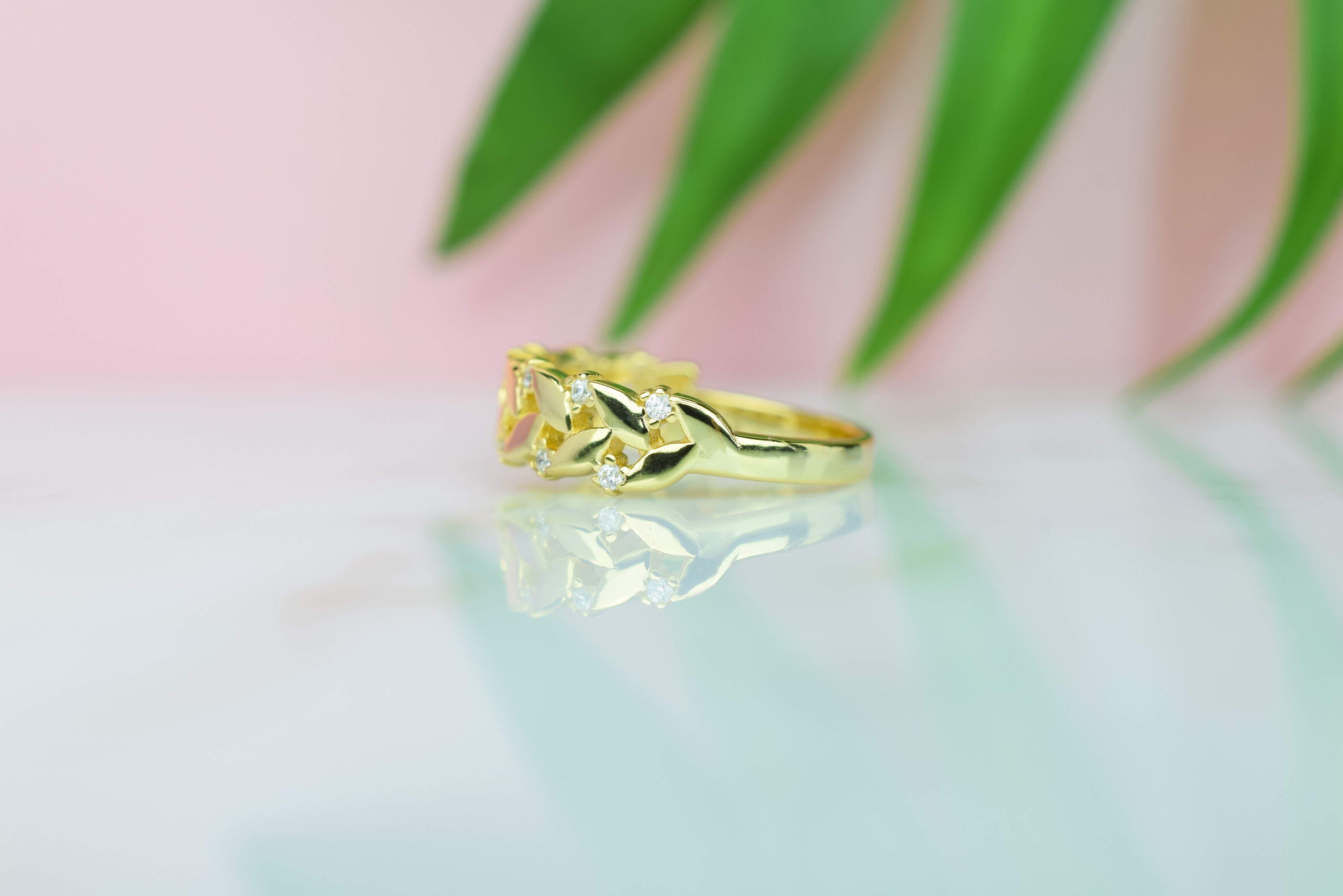 gouden statement ring, leaf ring goud, zilveren ring met blaadjes, blaadjes ring met stenen, blaadjes ring rose goud, gouden ring met blaadjes en stenen