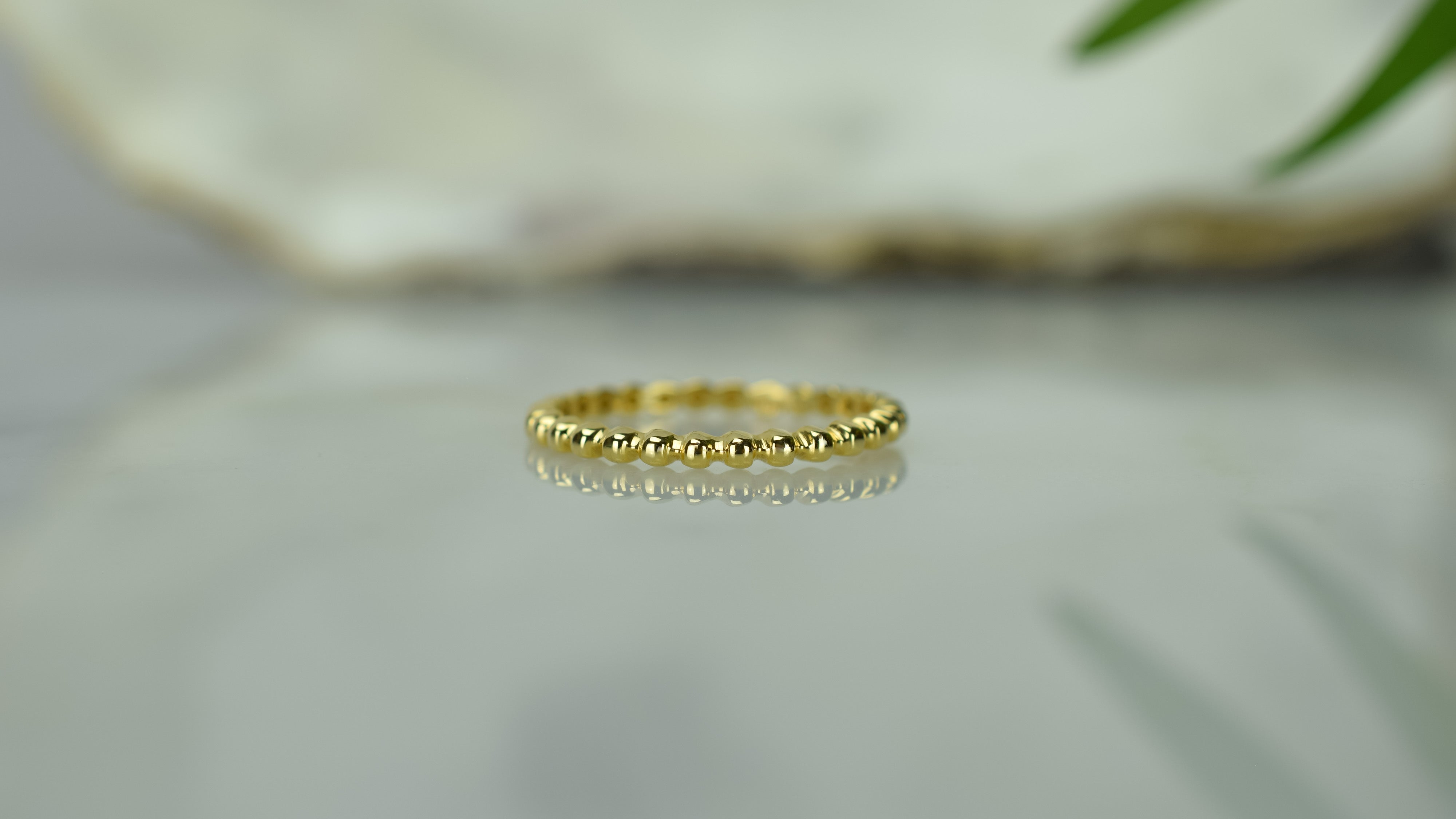 bolletjes ring, stapelring goud, aanschuifring goud, luxe ring, 14k gouden balletjes ring, eternity gouden ring