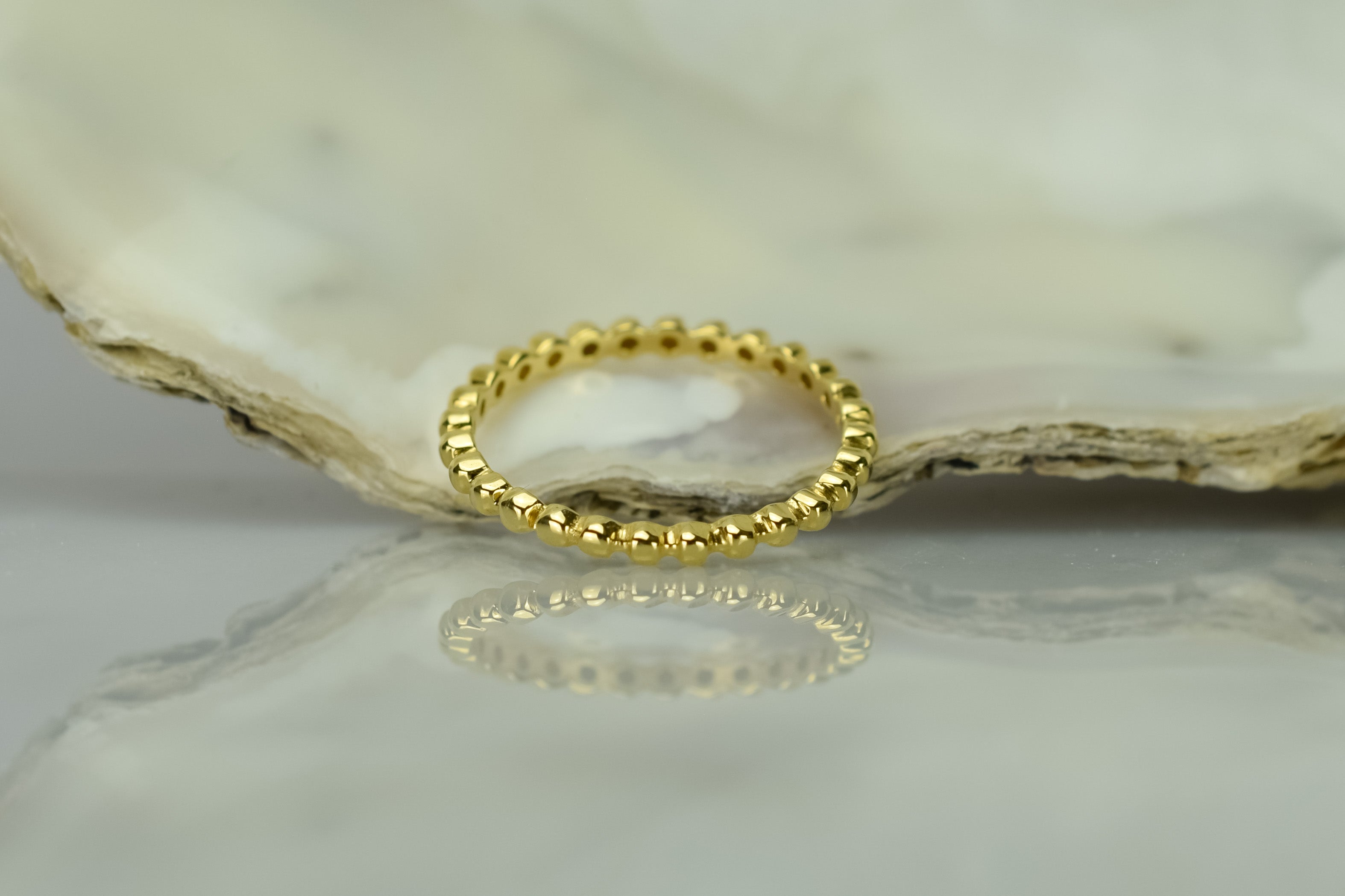 bolletjes ring, stapelring goud, aanschuifring goud, luxe ring, 14k gouden balletjes ring, eternity gouden ring