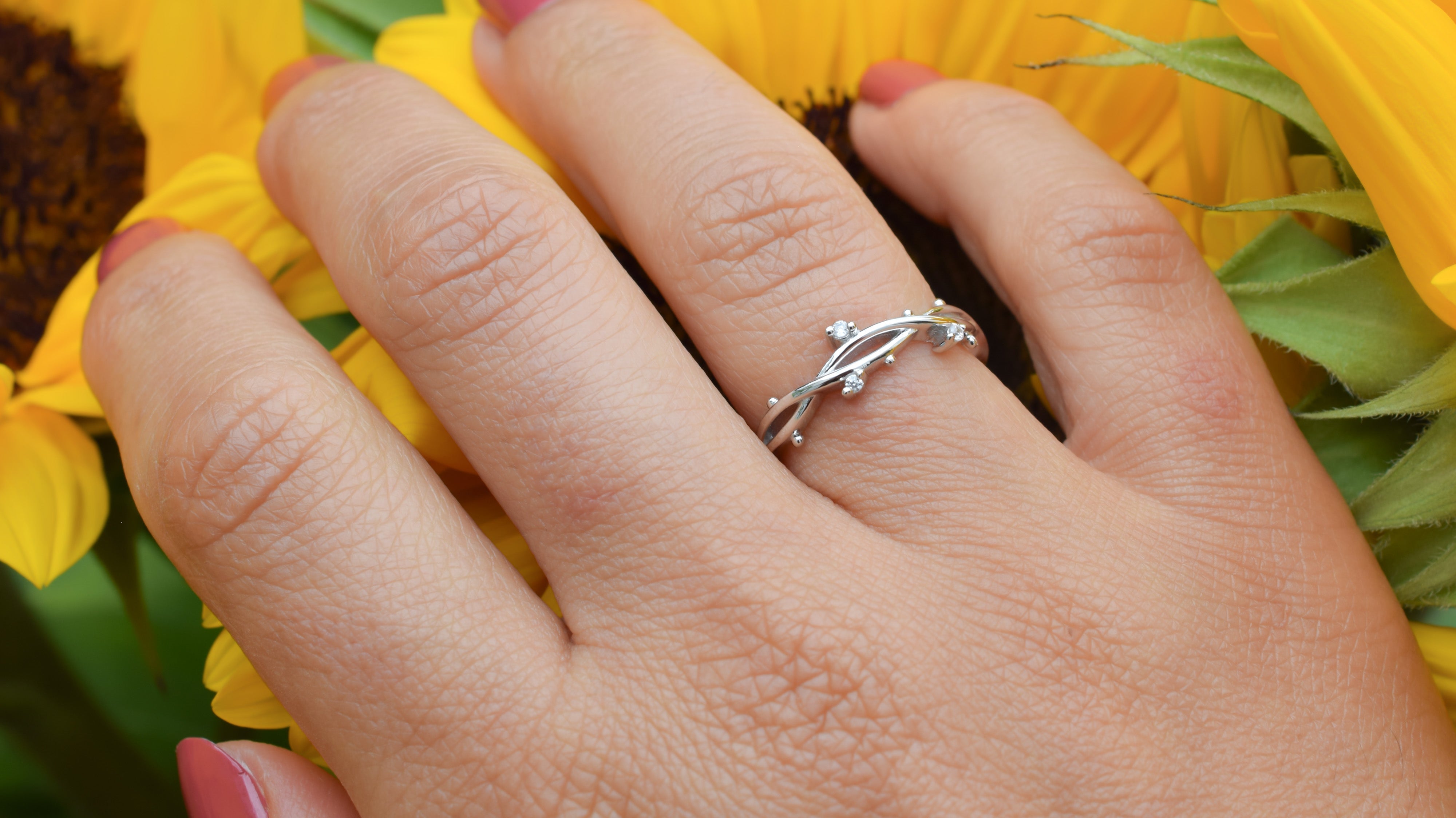 gouden bloemen ring, ring met blaadjes, ring met stenen, verlovingsring, rosegoud ring, zilveren verlovingsring