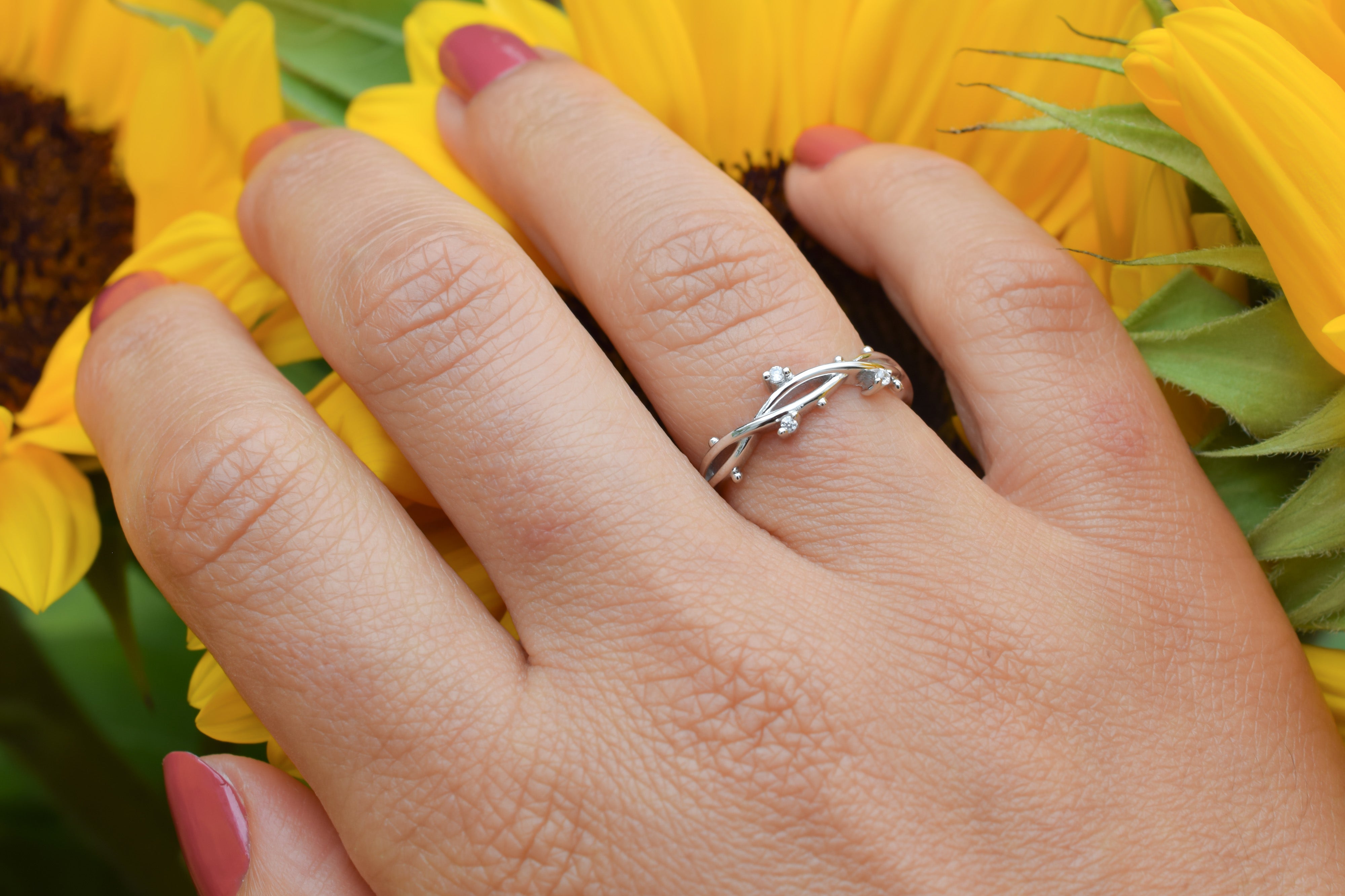 gouden bloemen ring, ring met blaadjes, ring met stenen, verlovingsring, rosegoud ring, zilveren verlovingsring