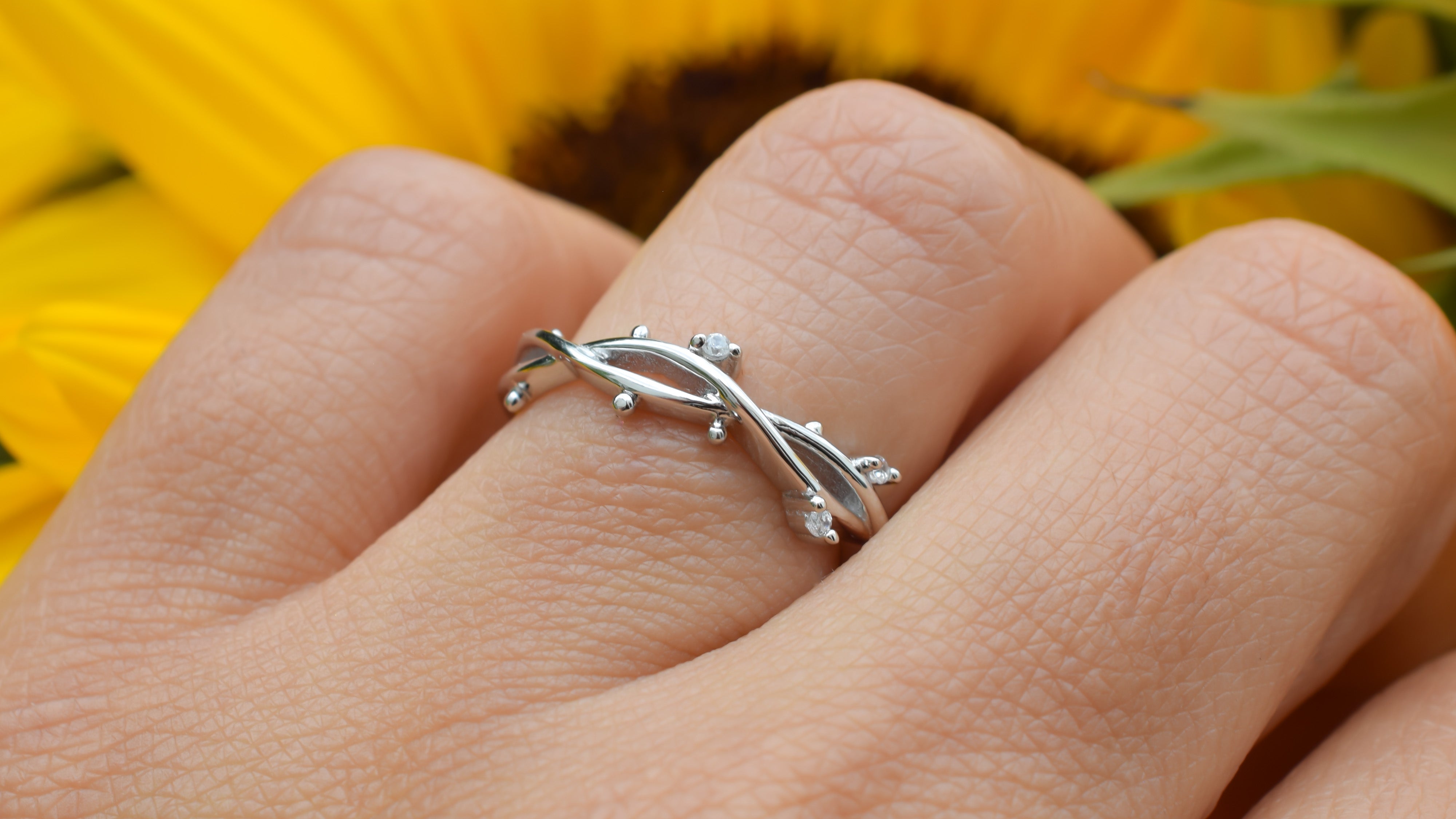 gouden bloemen ring, ring met blaadjes, ring met stenen, verlovingsring, rosegoud ring, zilveren verlovingsring