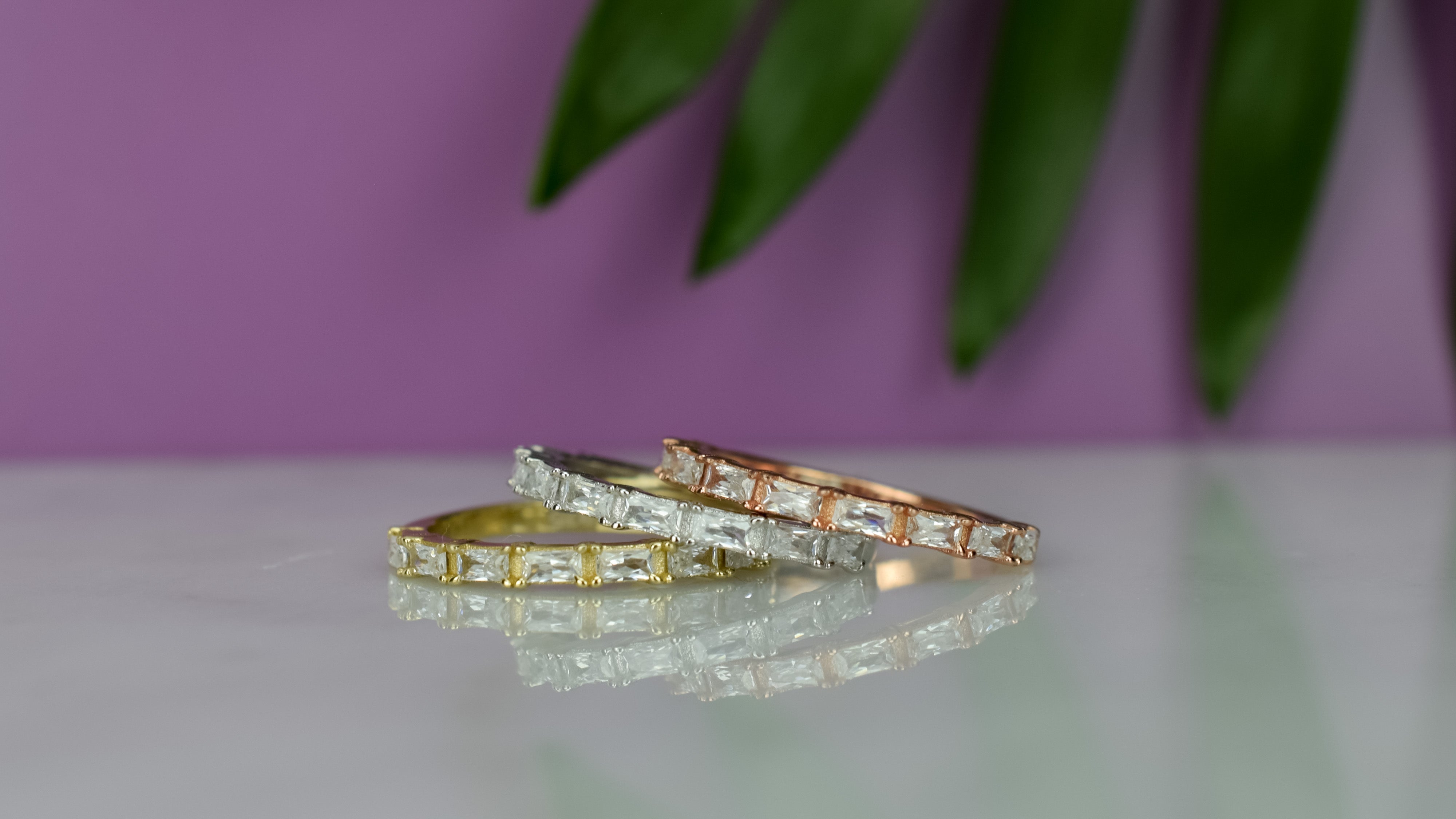 aanschuifring goud, gouden aanschuifring met stenen, verlovingsring zilver, zilveren ring, stapelring zilver, zilveren ring met diamant, vierkante stenen ring, infinity ring met stenen