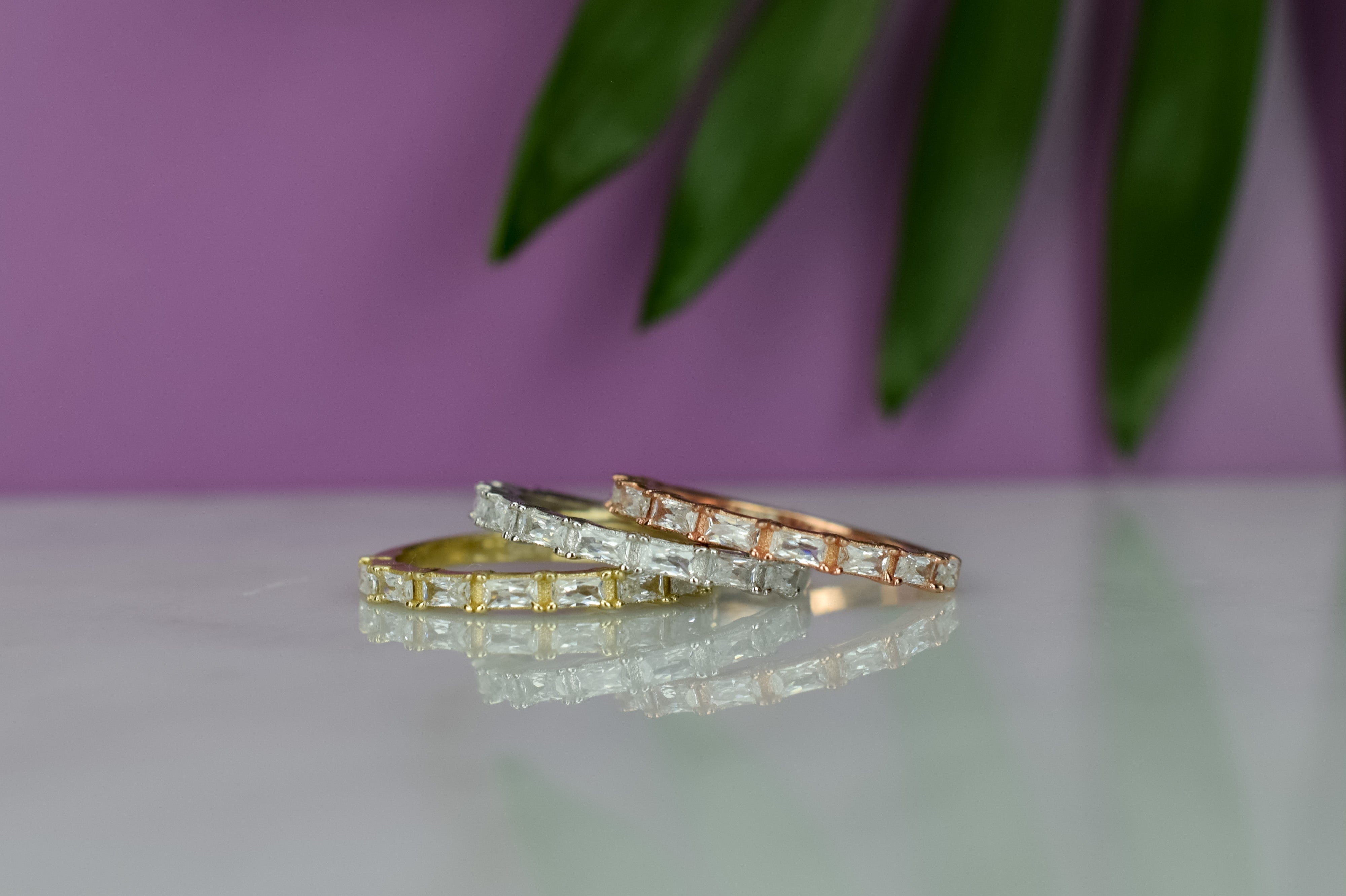 aanschuifring goud, gouden aanschuifring met stenen, verlovingsring zilver, zilveren ring, stapelring zilver, zilveren ring met diamant, vierkante stenen ring, infinity ring met stenen