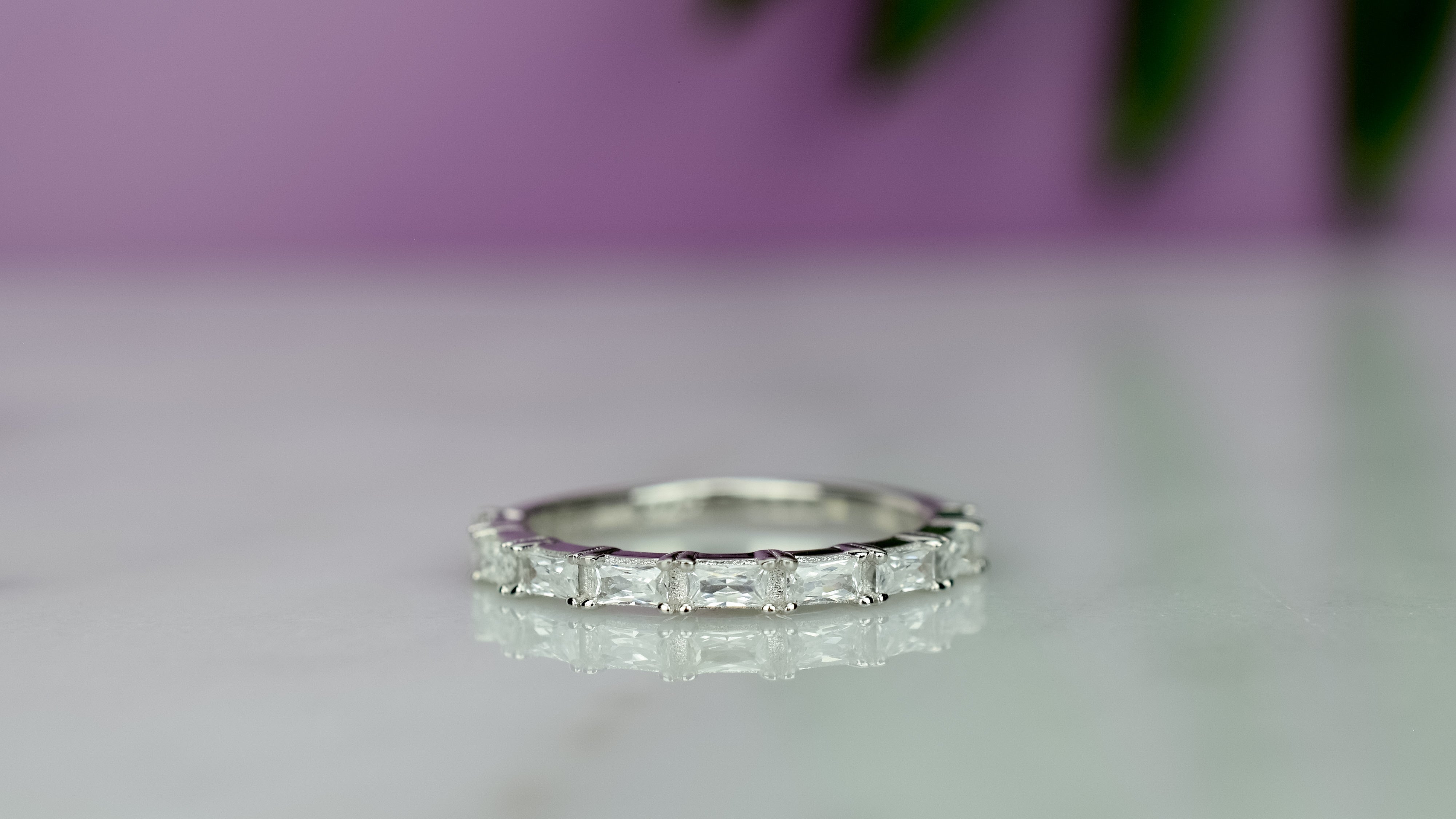 aanschuifring goud, gouden aanschuifring met stenen, verlovingsring zilver, zilveren ring, stapelring zilver, zilveren ring met diamant, vierkante stenen ring, infinity ring met stenen