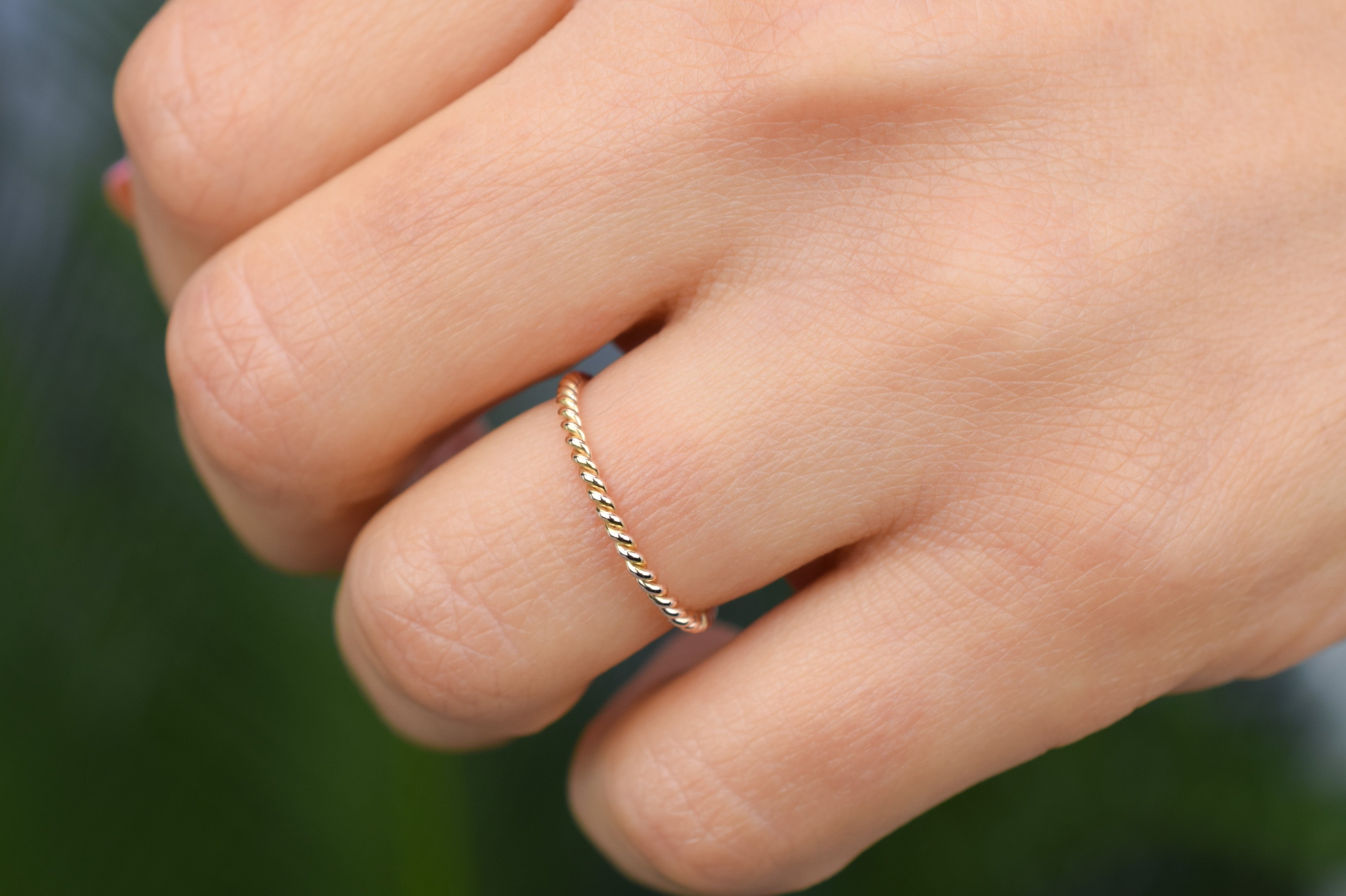 Twistend ring 14k Goud, twisted ringen, aanschuif ringen, vlecht ringen goud, gedraaide ringen 14k, gouden ring, stacking ring, 14k aanschuif ring