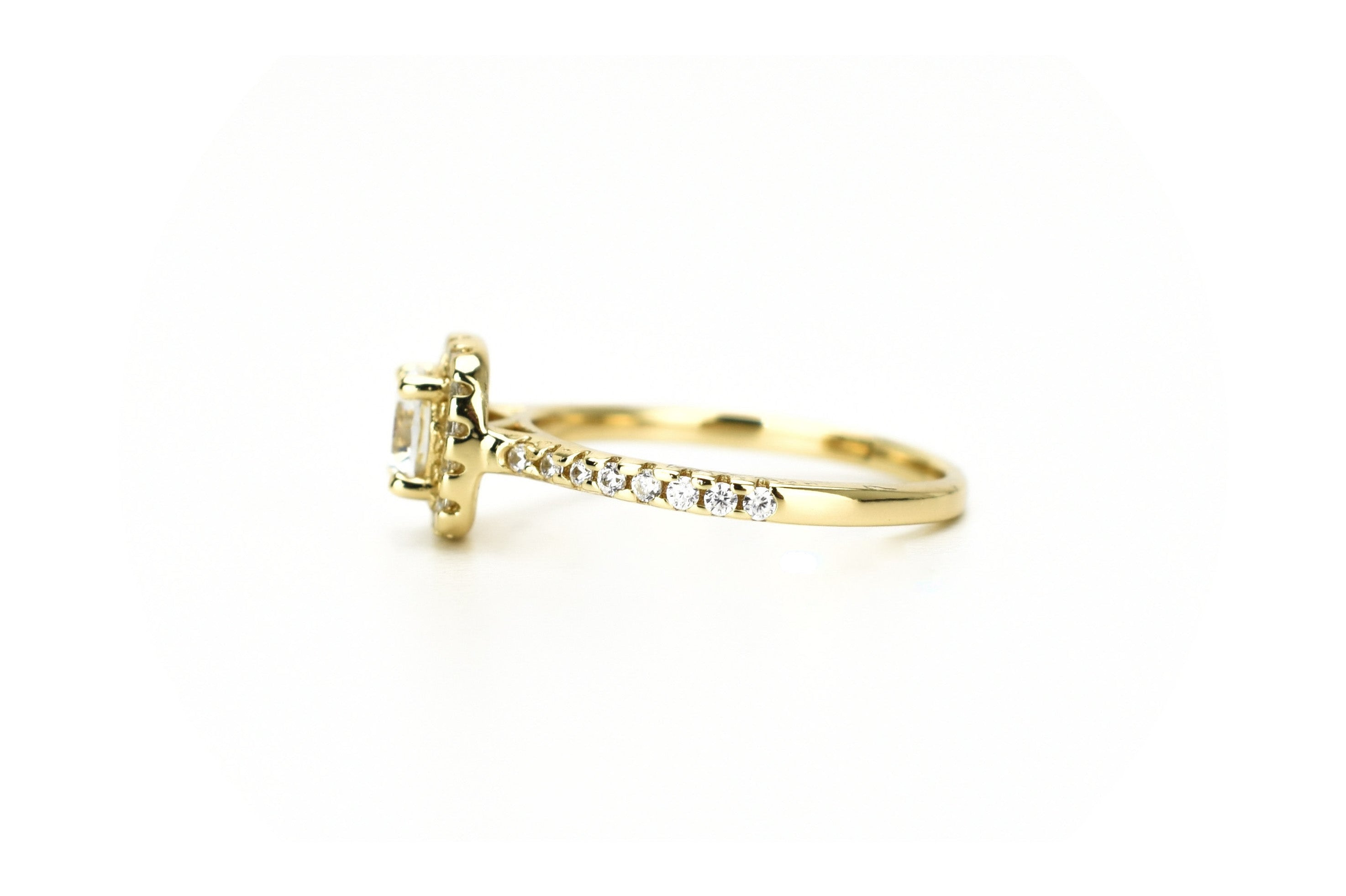 verlovingsring goud, gouden verlovingsring, zilveren verlovingsring, rosegouden verlovingsring, ring met stenen, solitaire zilveren ring met solitaire steen, vierkante ring, zilveren vierkante ring, gouden vierkante ring