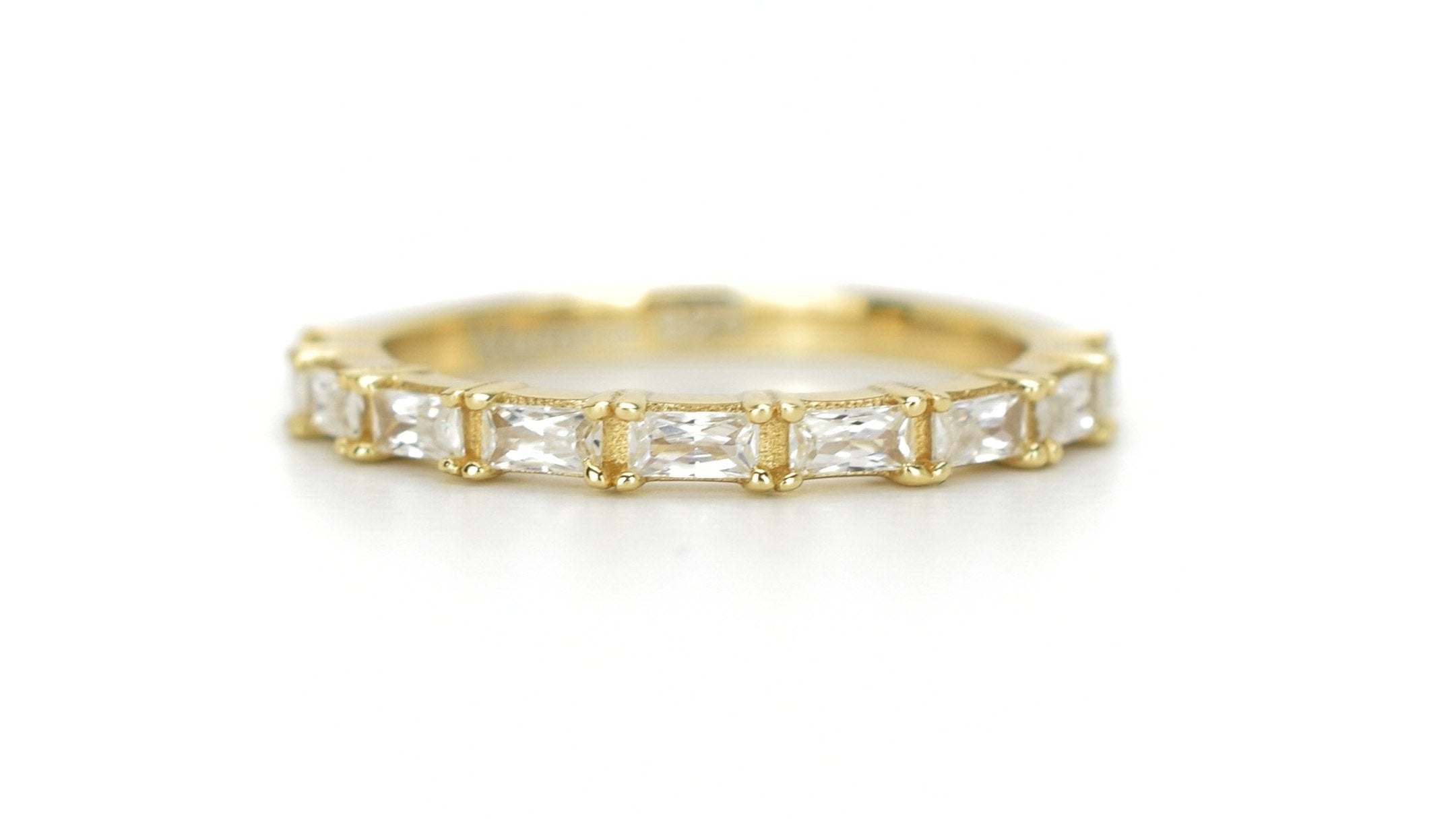 aanschuifring goud, gouden aanschuifring met stenen, verlovingsring zilver, zilveren ring, stapelring zilver, zilveren ring met diamant, vierkante stenen ring, infinity ring met stenen