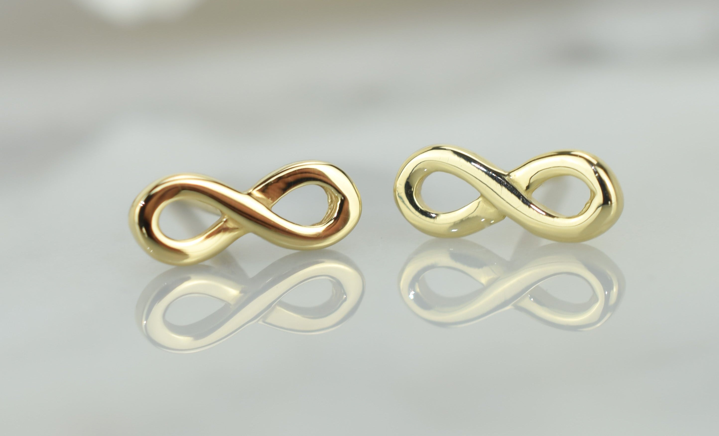 14k oorbellen, oorbellen goud aparte vorm, unieke oorknoppen 14 karaat goud, dames oorbellen goud, sierlijke oorbellen goud, dames oorknoppen 14 karaat