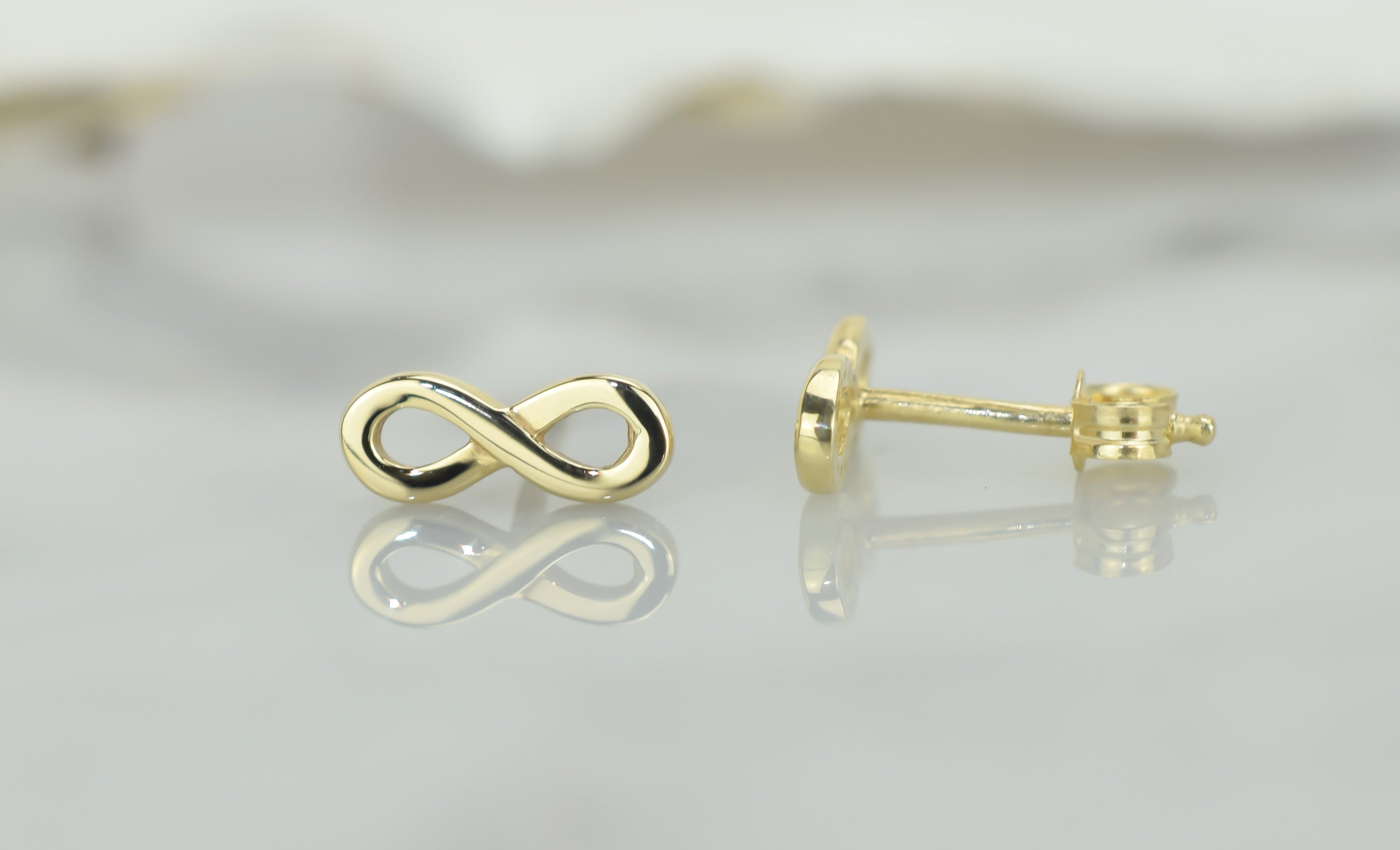 14k oorbellen, oorbellen goud aparte vorm, unieke oorknoppen 14 karaat goud, dames oorbellen goud, sierlijke oorbellen goud, dames oorknoppen 14 karaat