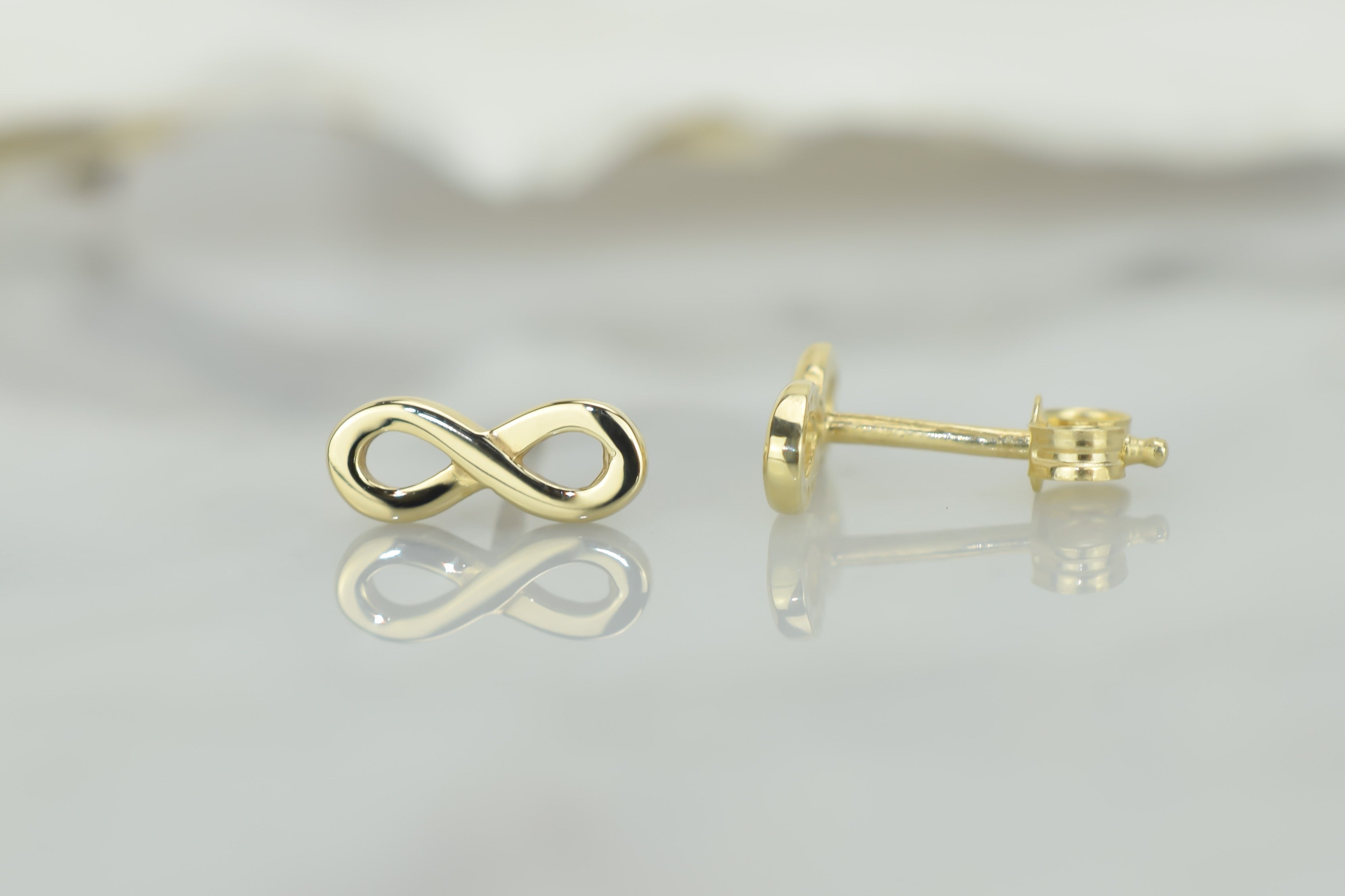 14k oorbellen, oorbellen goud aparte vorm, unieke oorknoppen 14 karaat goud, dames oorbellen goud, sierlijke oorbellen goud, dames oorknoppen 14 karaat