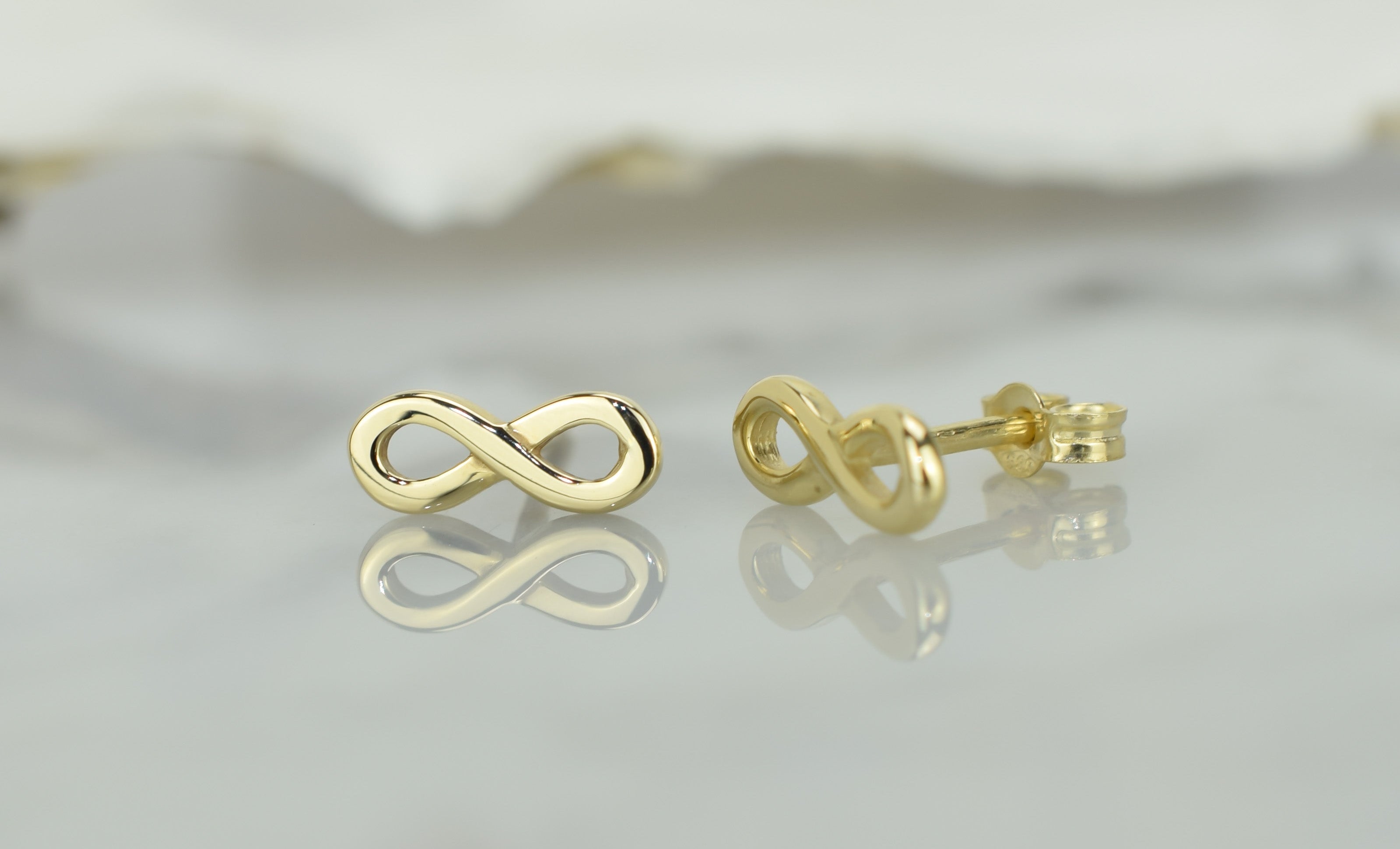 14k oorbellen, oorbellen goud aparte vorm, unieke oorknoppen 14 karaat goud, dames oorbellen goud, sierlijke oorbellen goud, dames oorknoppen 14 karaat