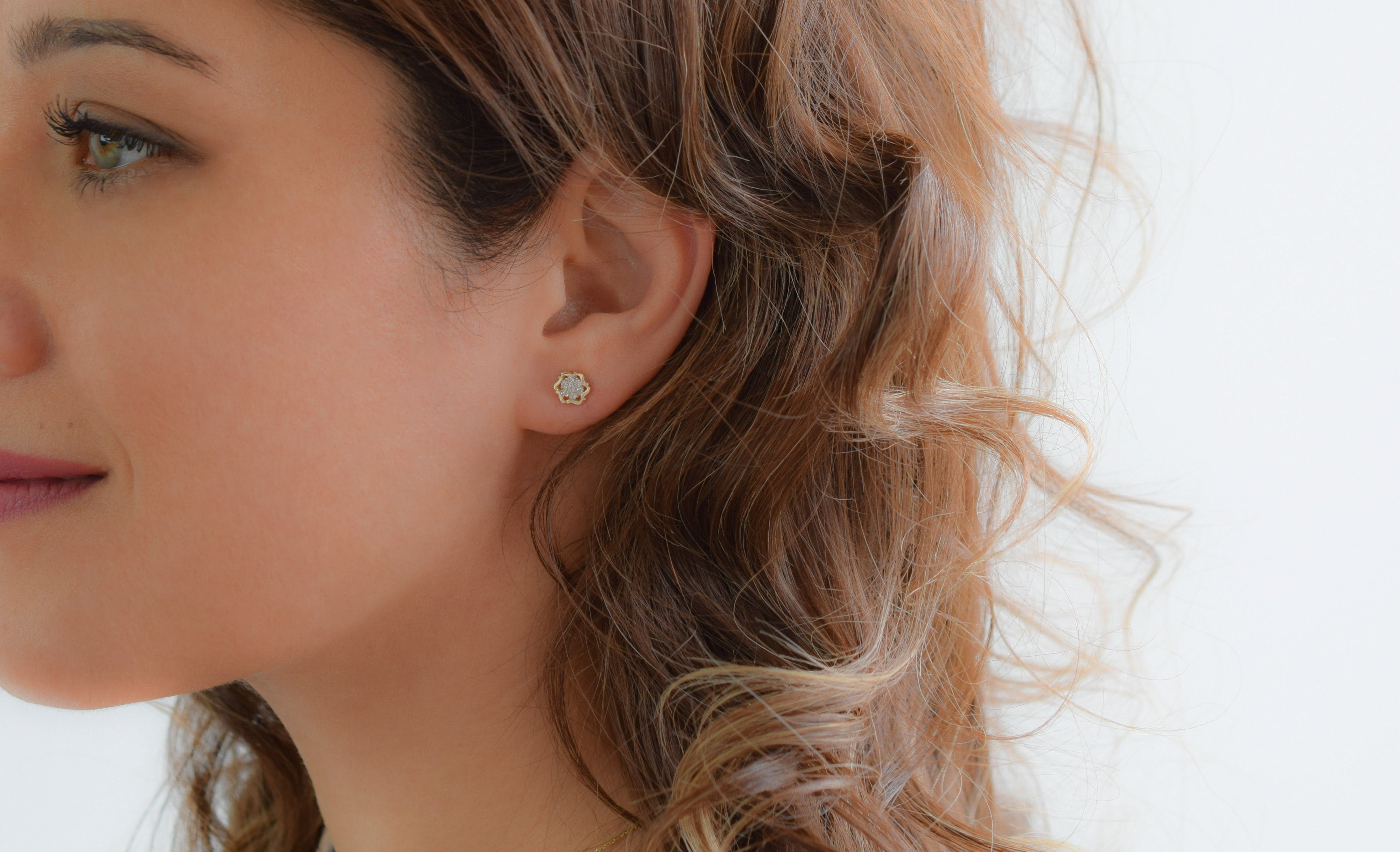 gouden oorknoppen met stenen, 14k oorbellen met stenen, bloemen oorknoppen, 14 karaat bloemvormige oorbellen