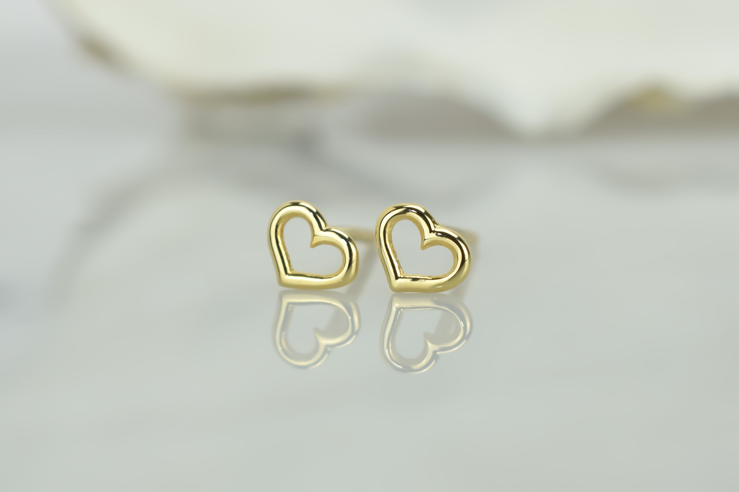 Gouden hart oorknoppen, 14 karaat oorbellen, oorbellen open hartjes, 14k kleine hartjes oorknoppen goud, oorbellen gouden voor dames, kinder gouden oorbellen hartjes