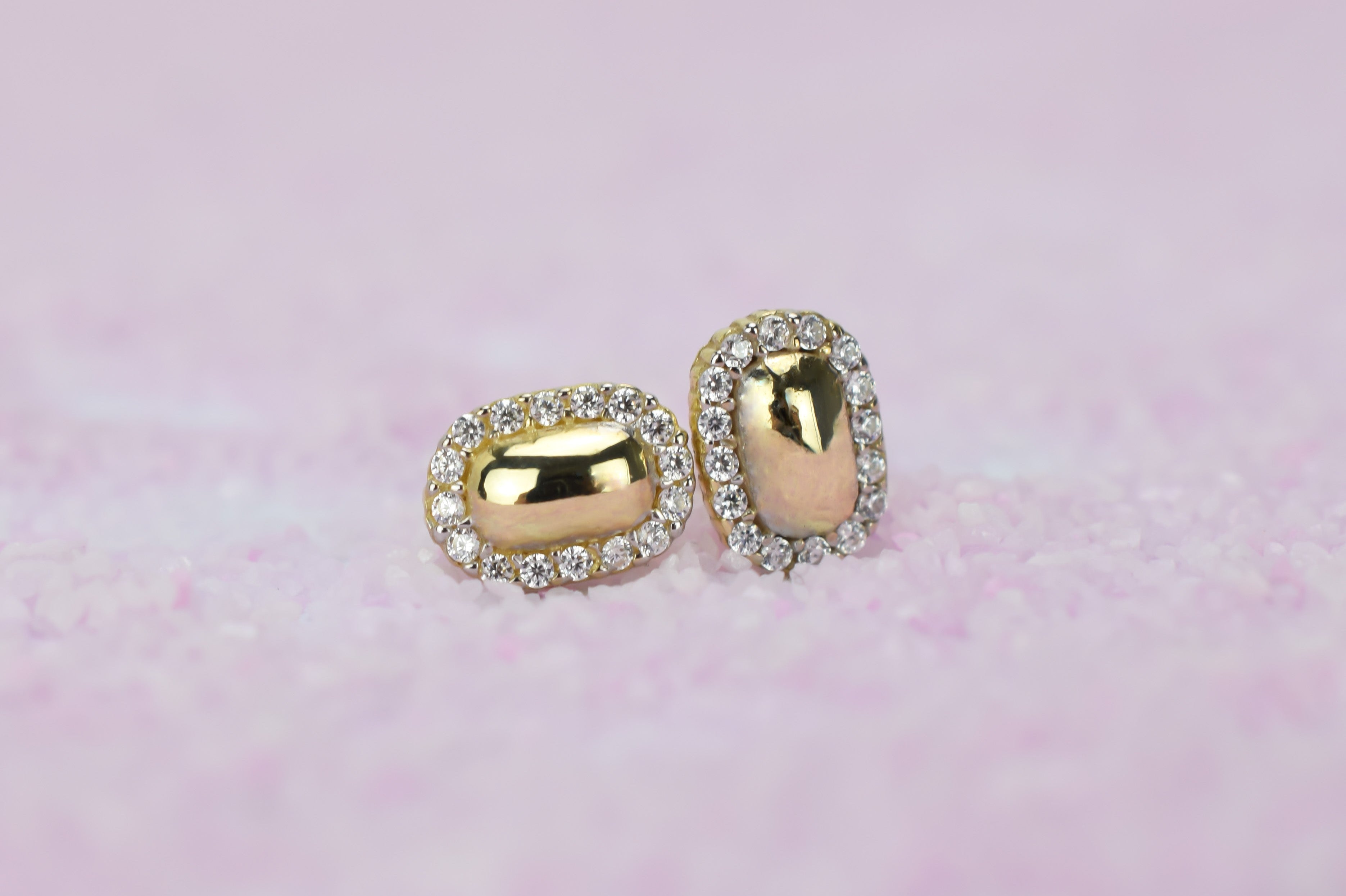 14k oorbellen, rechthoekige oorbellen, halo oorbellen goud, 14k dames gouden oorbellen, oorknoppen 14k met stenen, 14karaat oorbellen rechthoekig, gouden minimalistische oorbellen, gouden klassieke oorbellen