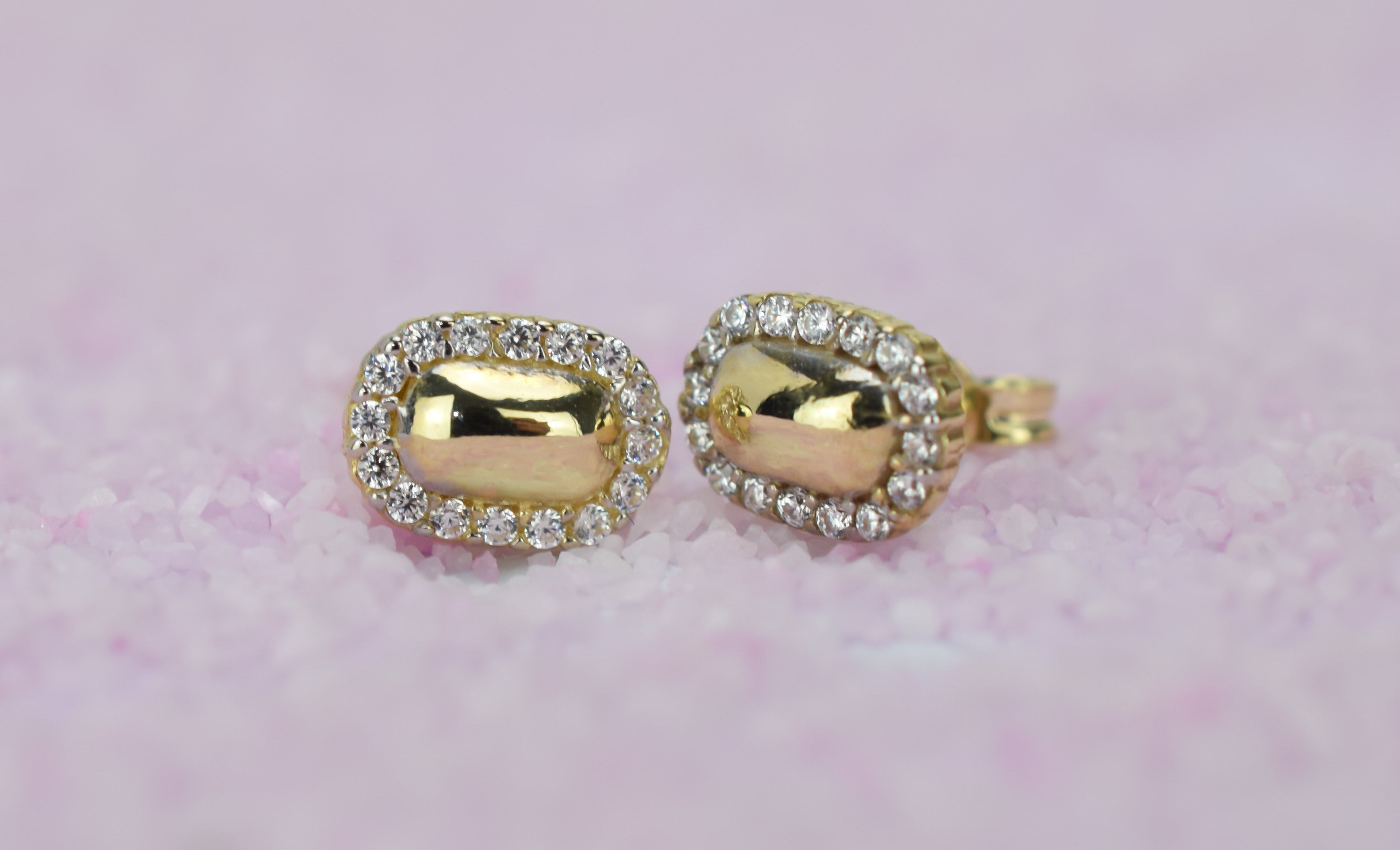 14k oorbellen, rechthoekige oorbellen, halo oorbellen goud, 14k dames gouden oorbellen, oorknoppen 14k met stenen, 14karaat oorbellen rechthoekig, gouden minimalistische oorbellen, gouden klassieke oorbellen