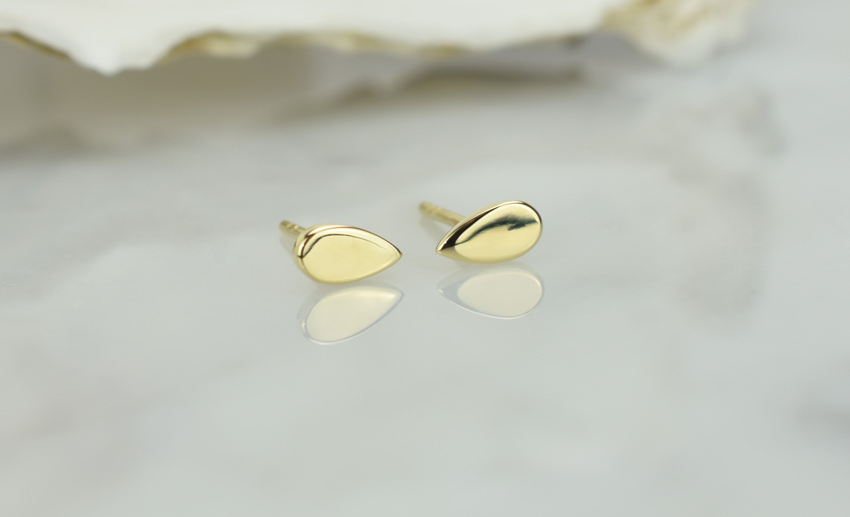 14 karaat goud oorknoppen, oorknoppen 14k druppelvormige, kleine oorbellen voor dames, traanvormige oorbellen