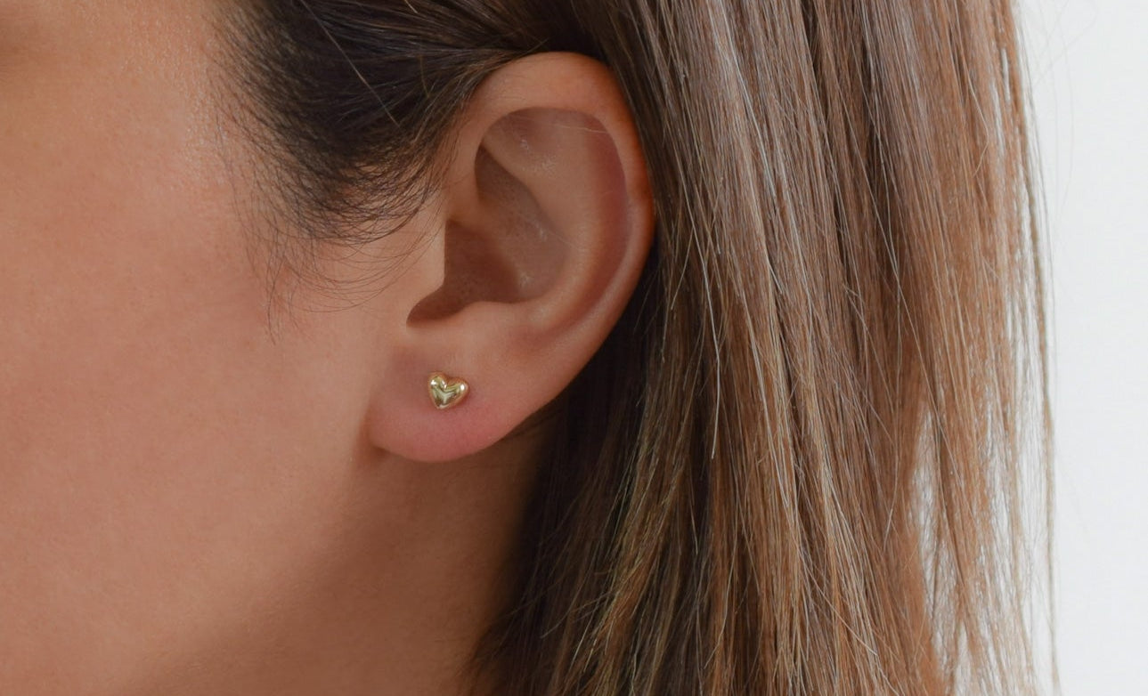 14k gouden harten oorbellen, gouden hartjes oorknoppen, dames ghart oorbellen, meisjes hartjes oorbellen goud, gouden oorbellen hartjes, 14k kleine hart oorbellen, dichte oorbellen hartjes goud