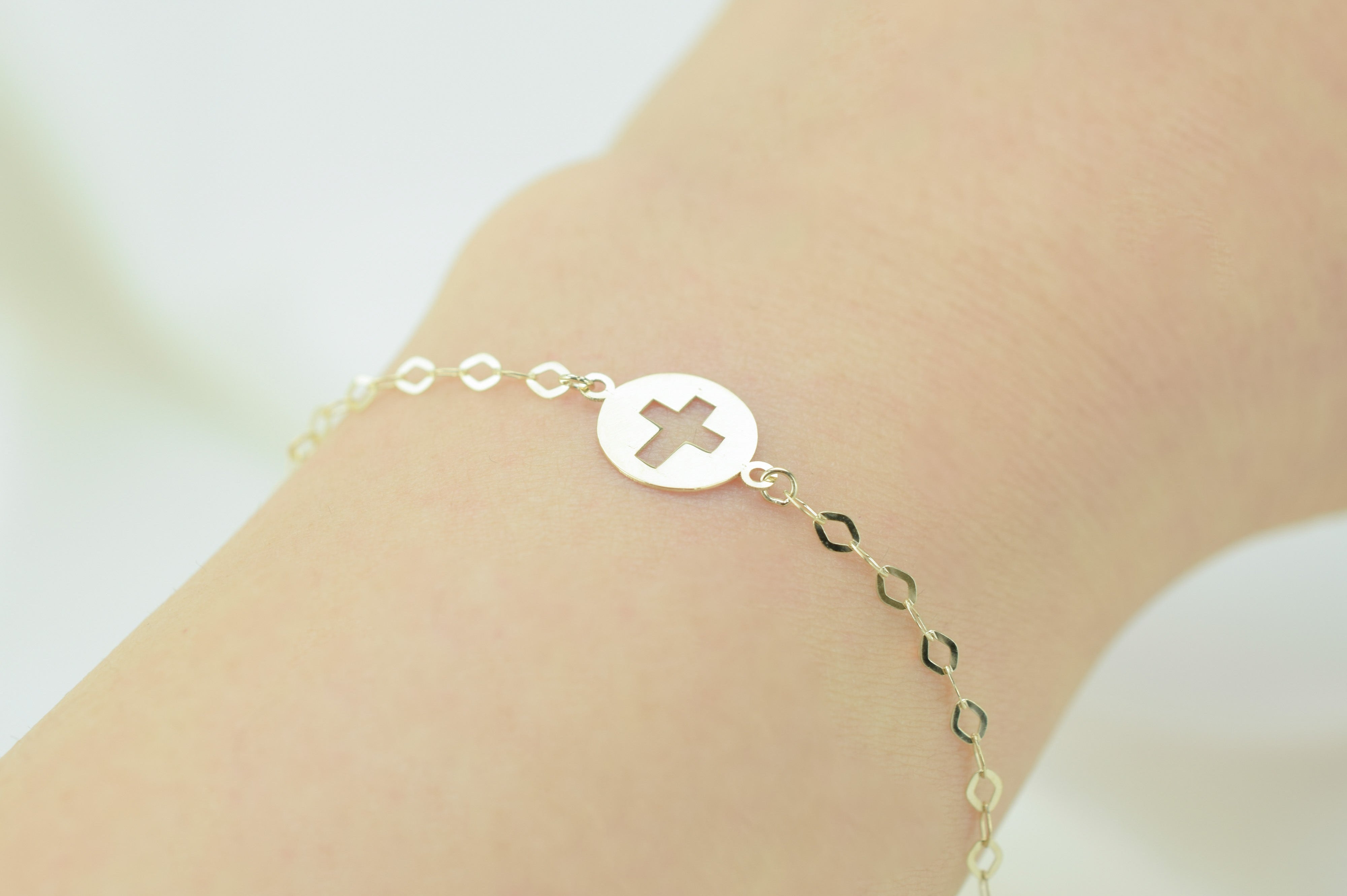 14 karaat kruis armband baby, baby armband goud, gouden kinder armband, kruis kinder armband, schakel armband goud, kruis armband 14 karaat, moeder kind sieraden