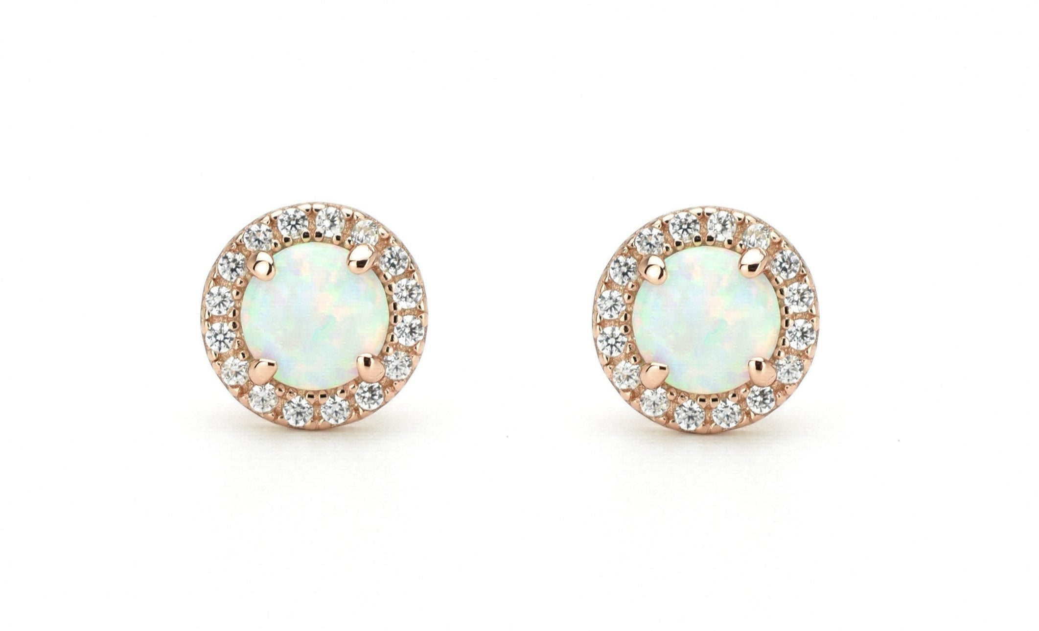 Opaal oorbellen gouden opaal oorbellen, opaal zilveren oorbellen, rosegouden opaal oorbellen, ronde opaal oorbellen, witte stenen oorbellen, birthstone opal, geboortesteen oorbellen, sieraden opaal, oktober sieraden, opaal ronde oorknoppen