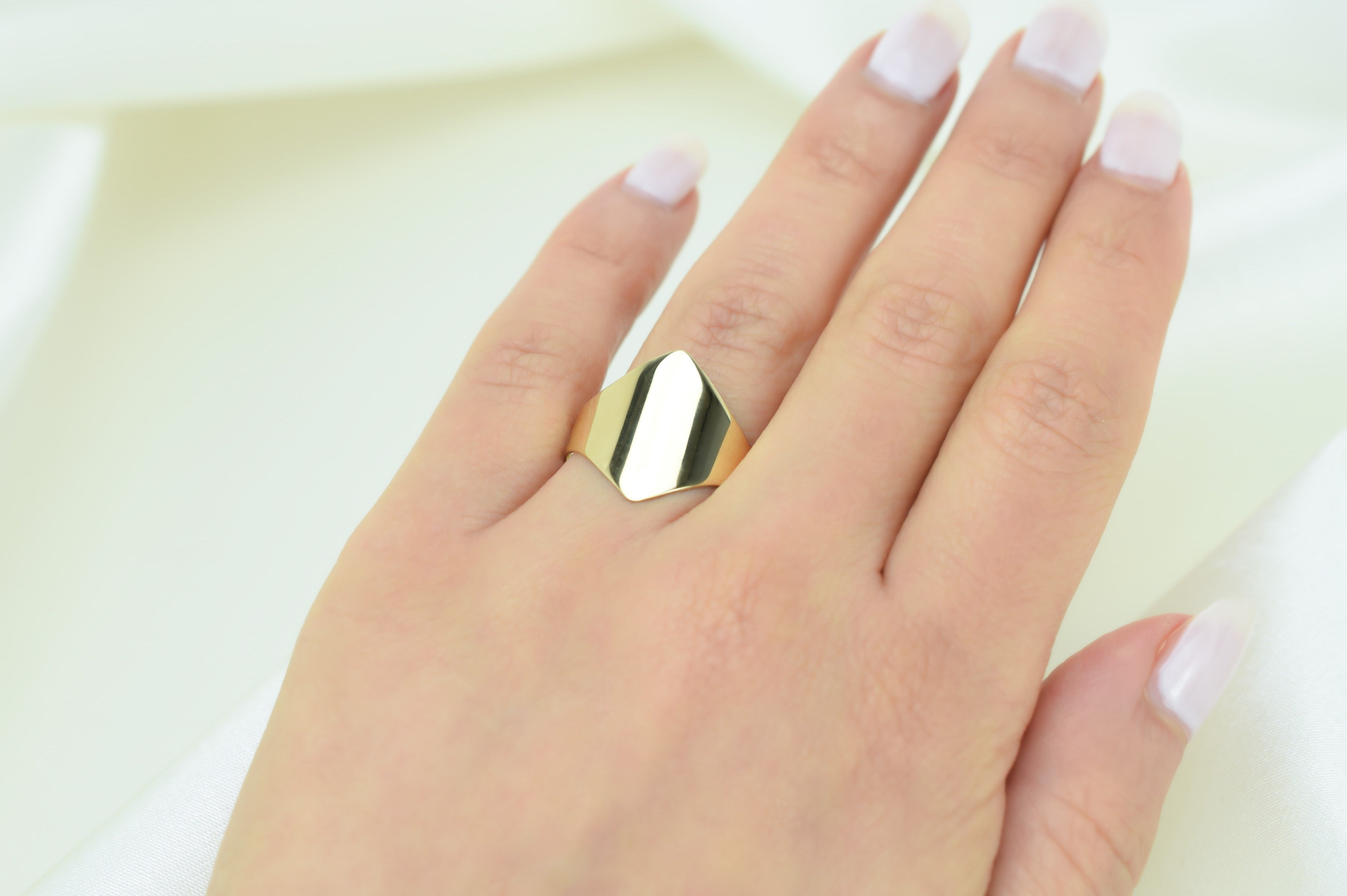 14k Vierkante Zegelring, Brede gouden ring, 14k Ring, Vrouwen Ring, Duim Ring, Statement Ring, Sieraden, Graveer Ring