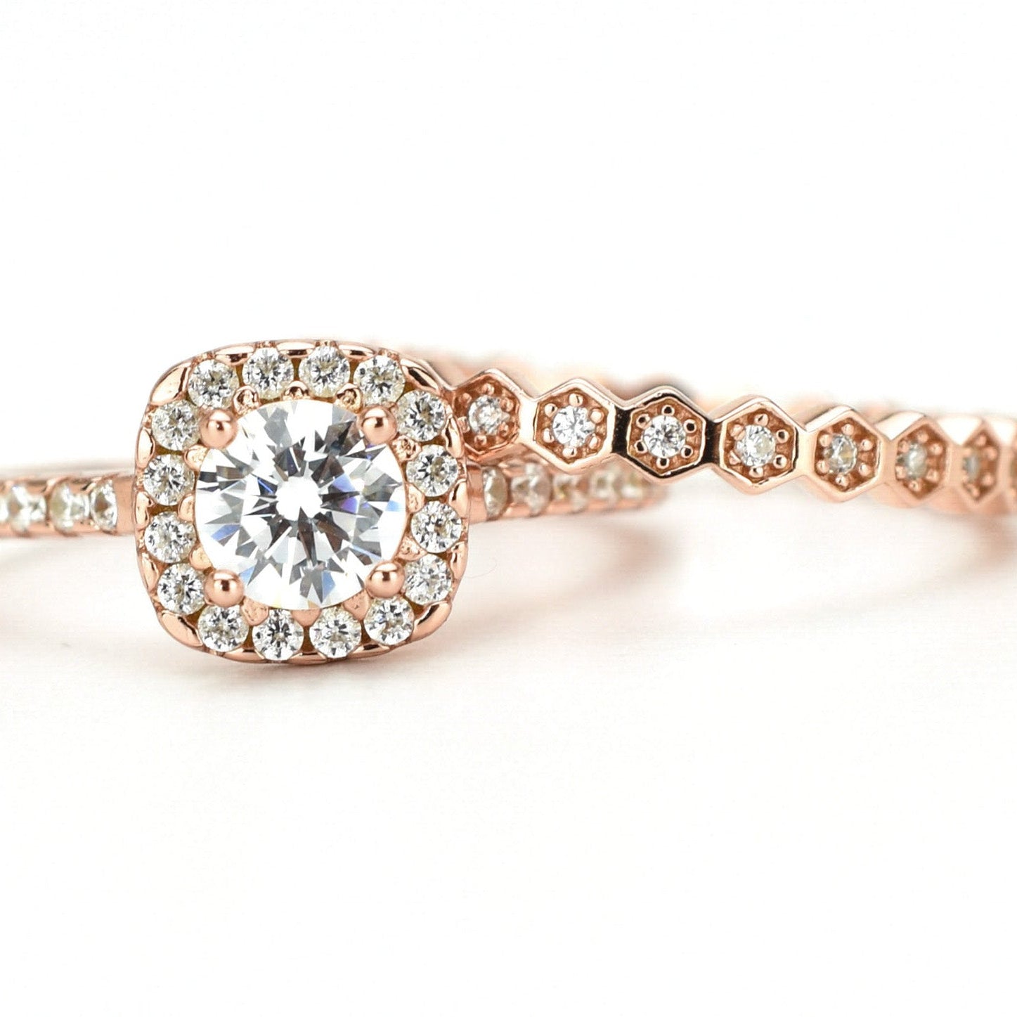 verlovingsring goud, gouden verlovingsring, zilveren verlovingsring, rosegouden verlovingsring, ring met stenen, solitaire zilveren ring met solitaire steen, vierkante ring, zilveren vierkante ring, gouden vierkante ring, ringenset goud, zilveren ringenset solitaire, Honeycomb Ring, Hexagon Ring